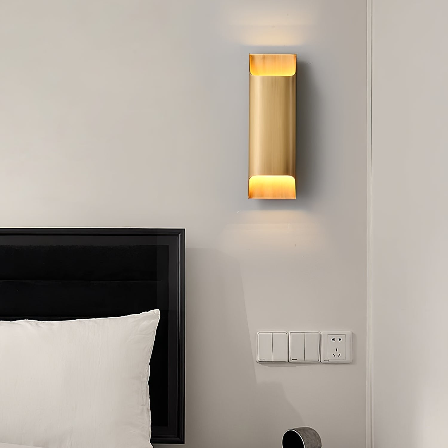 Hardy Nordic Art Brass Wall Lamp