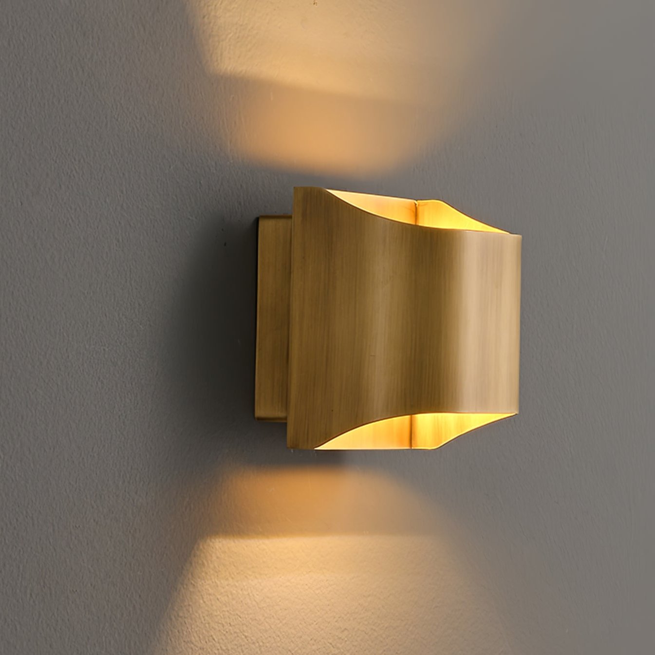 Hardy Nordic Art Brass Wall Lamp