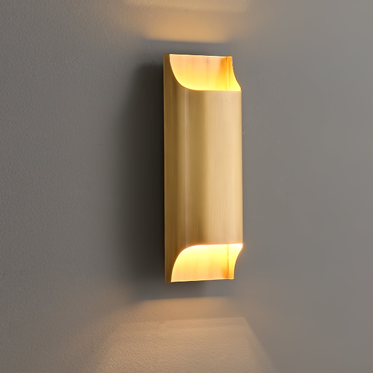Hardy Nordic Art Brass Wall Lamp