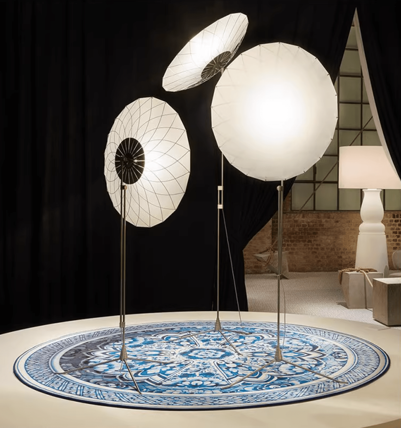 Vaelcourt Radiant Floral Floor Lamp