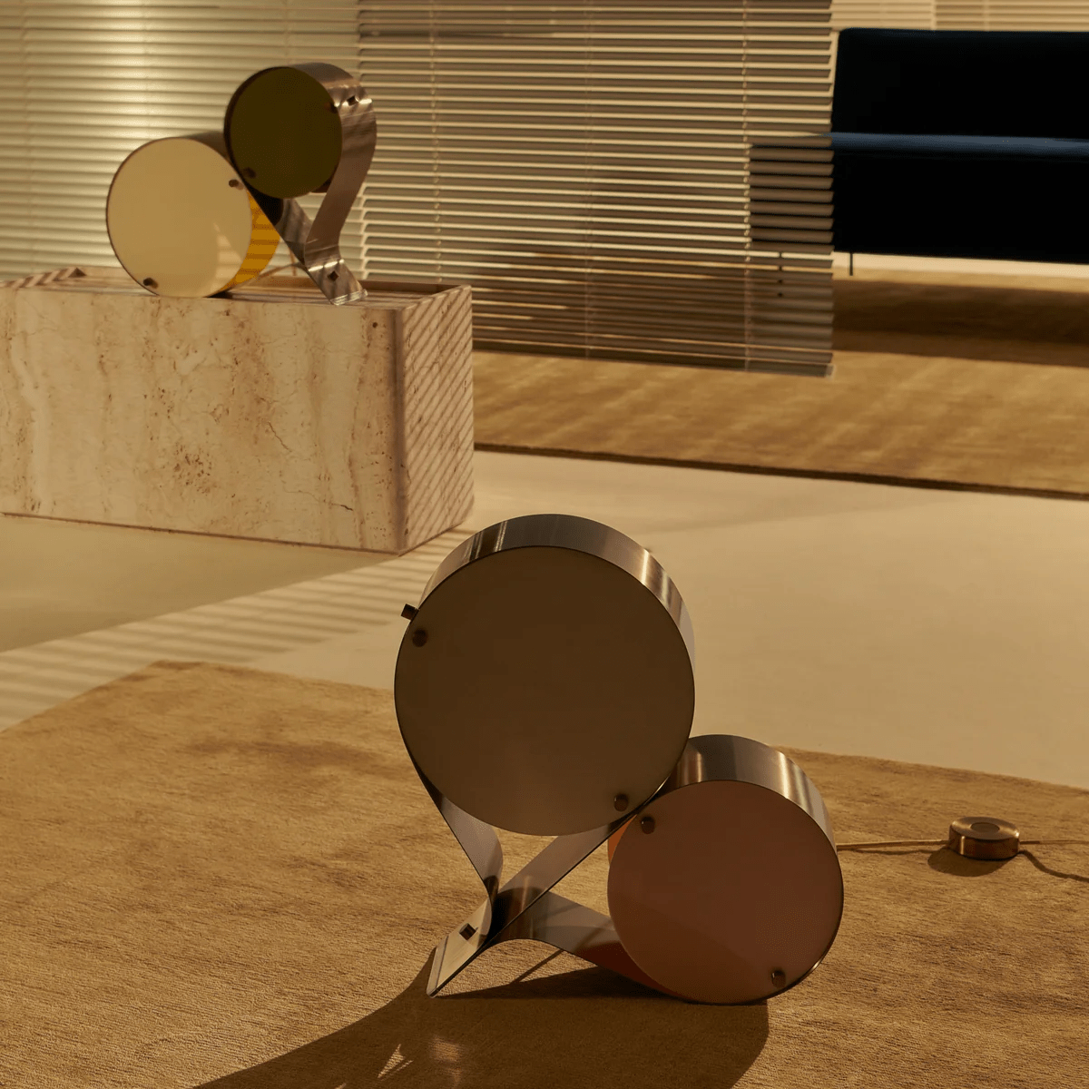 Duet Floating Disc Table Lamp