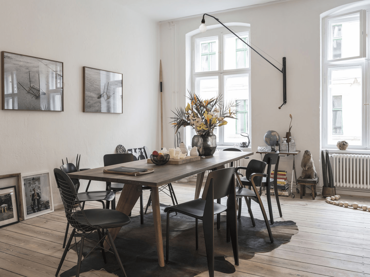 Black Extended Arm Wall Lamp