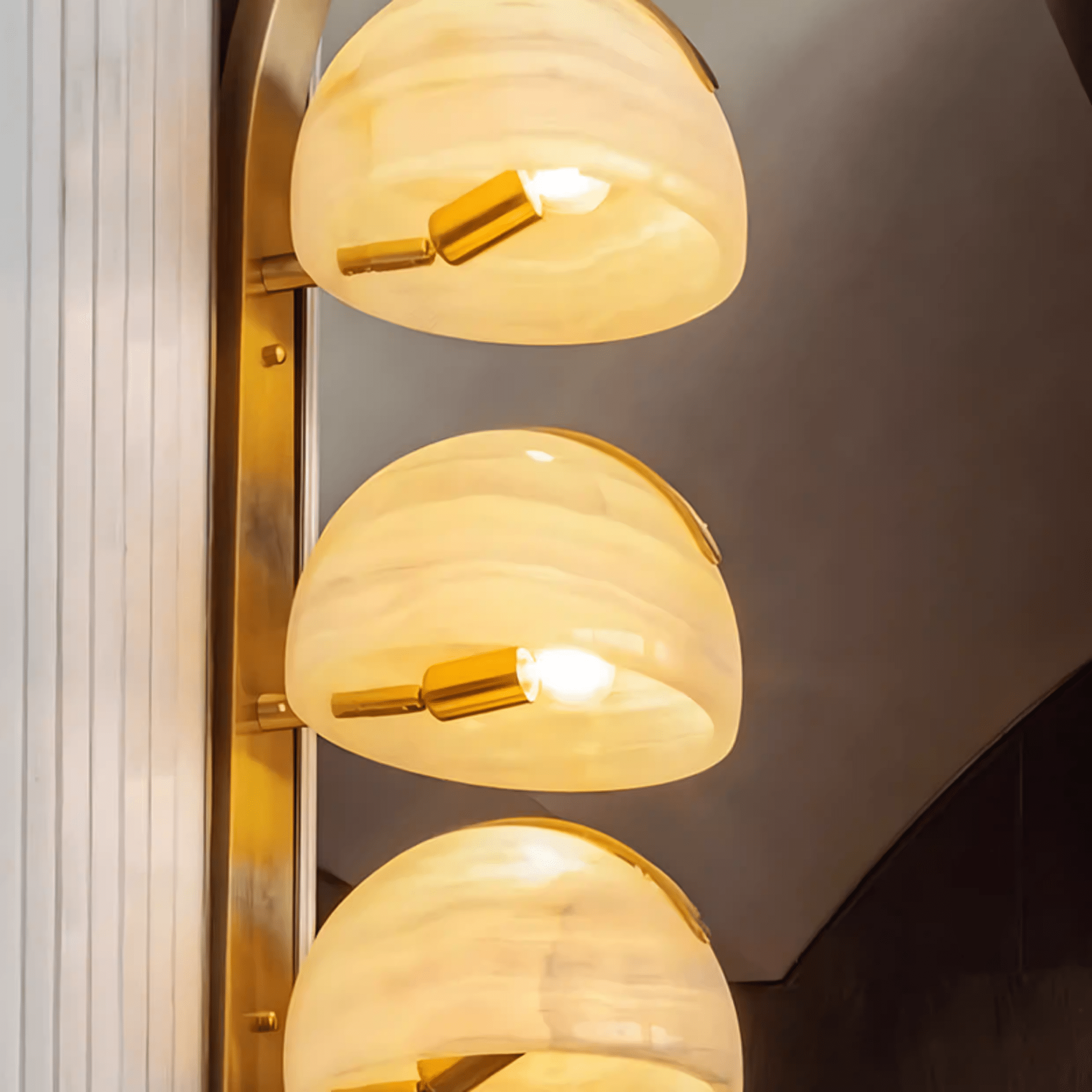 Eiririne Alabaster Wall Lamp