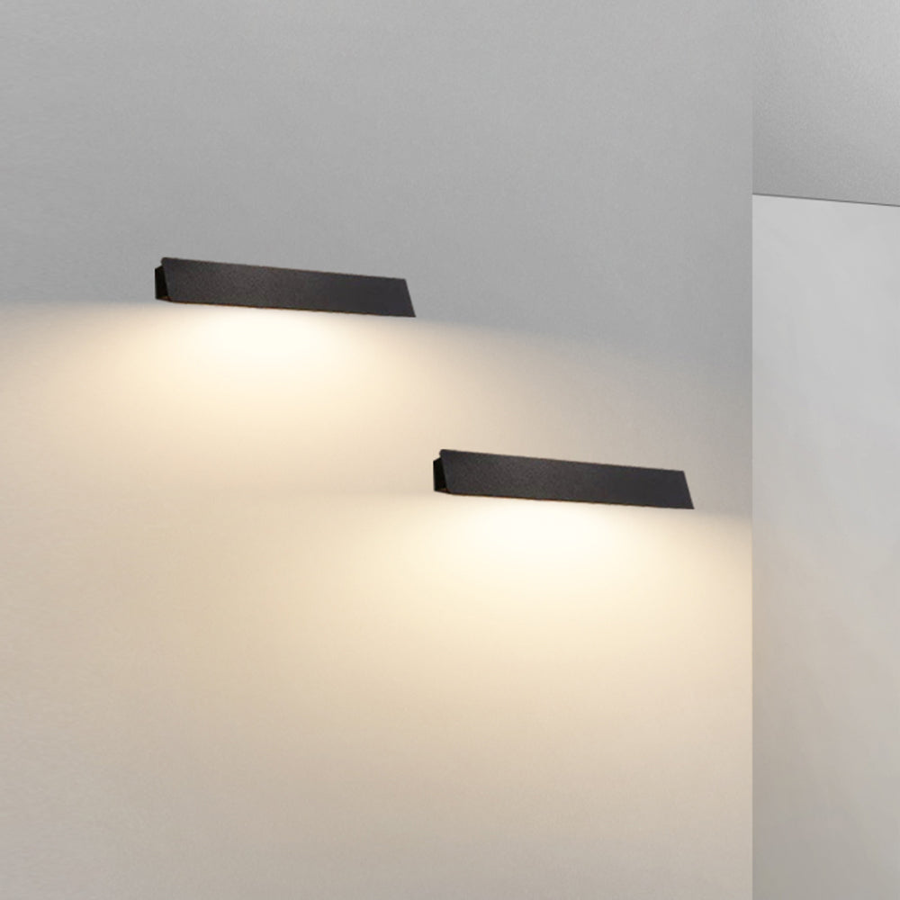 Ray Industrial Linear Outdoor Wall Lamp