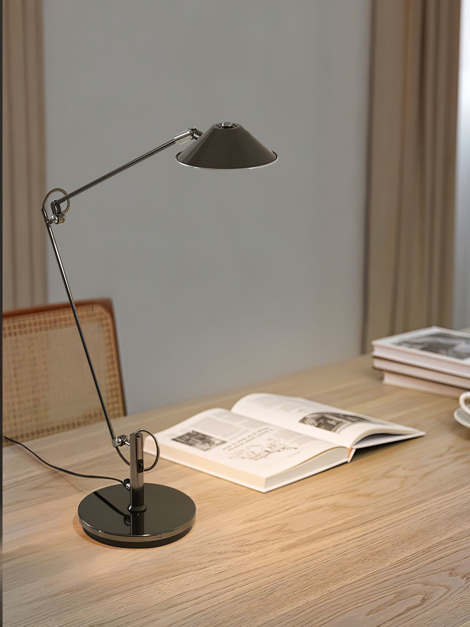 Queden Minimalistic Office Task Lamp