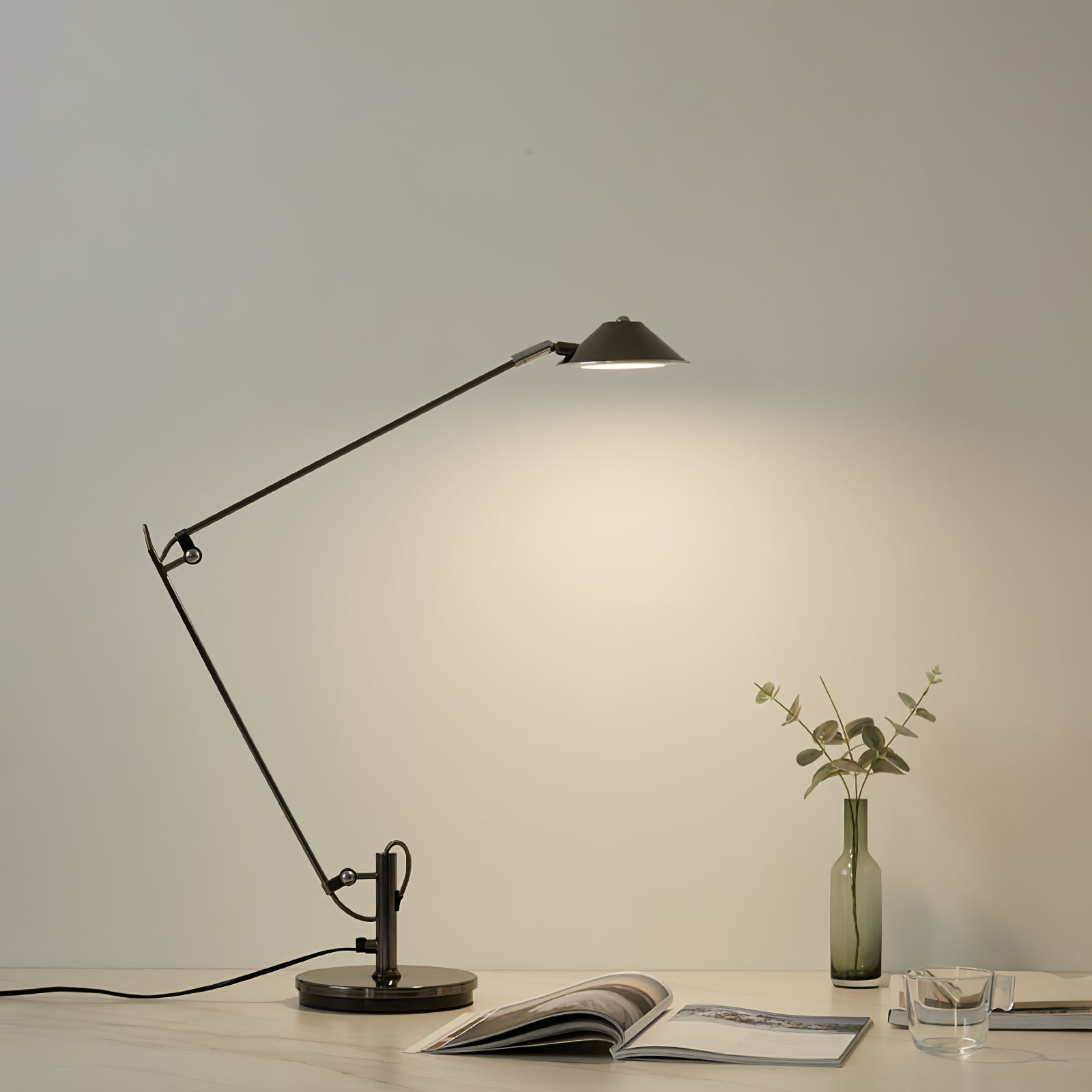 Queden Minimalistic Office Task Lamp
