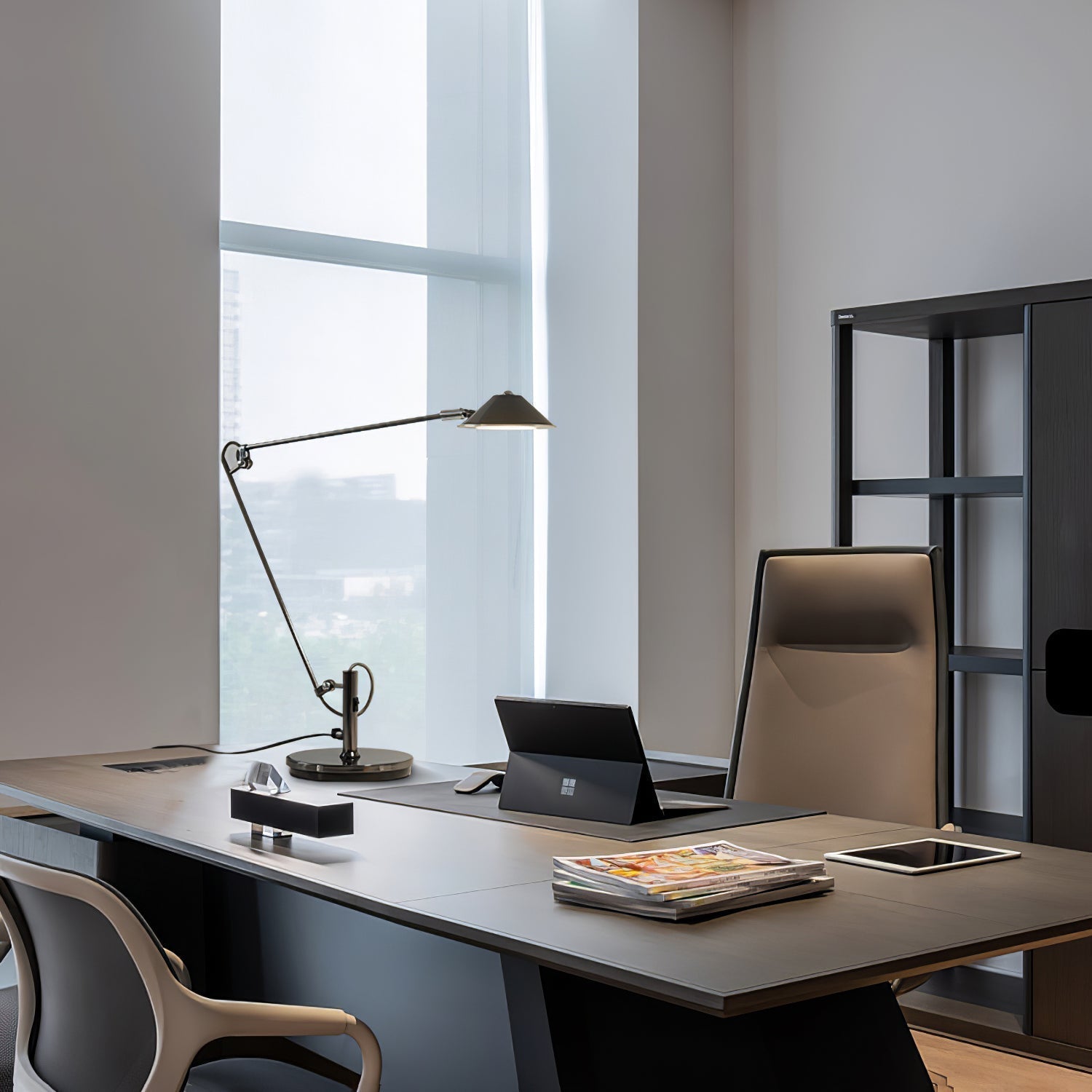 Queden Minimalistic Office Task Lamp