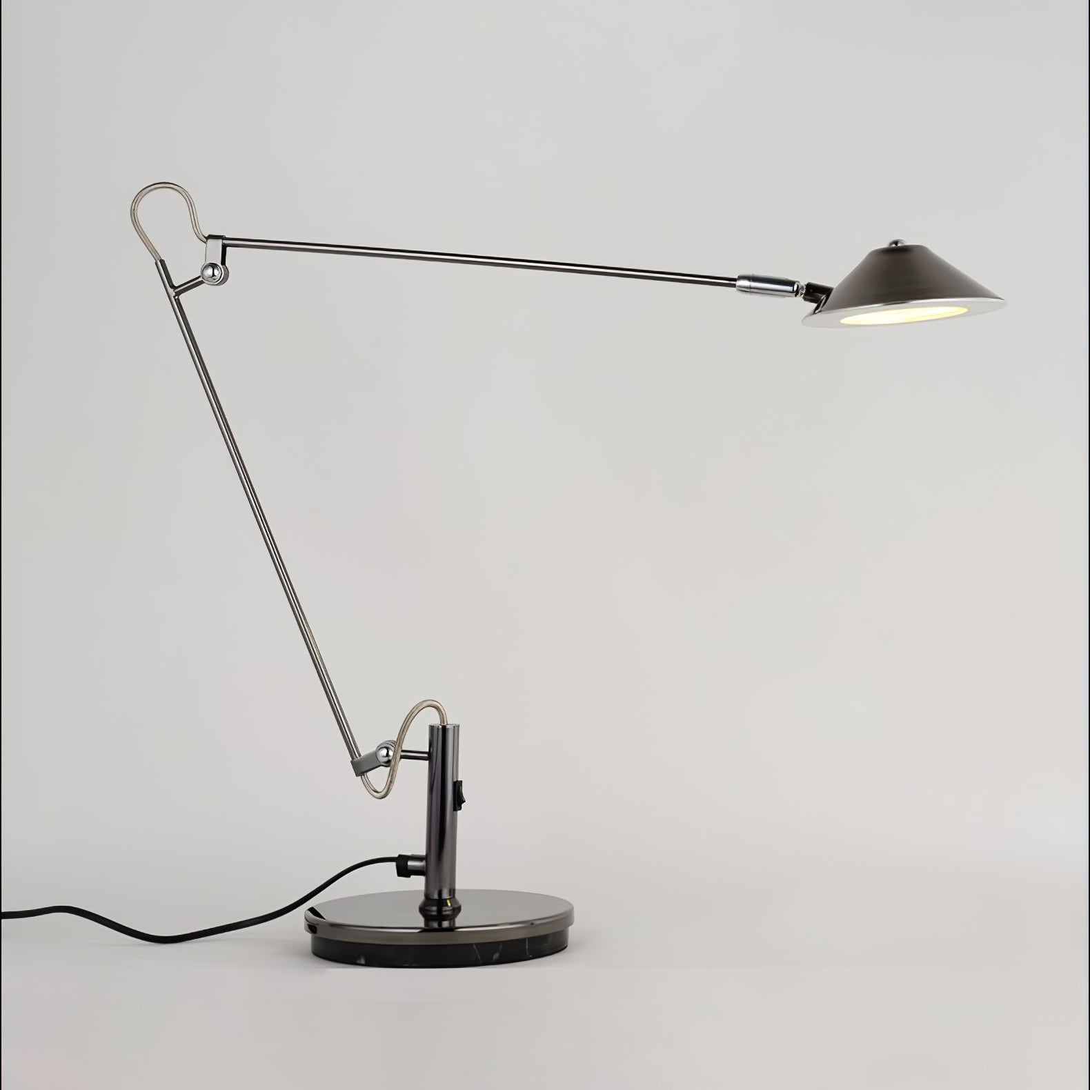 Queden Minimalistic Office Task Lamp
