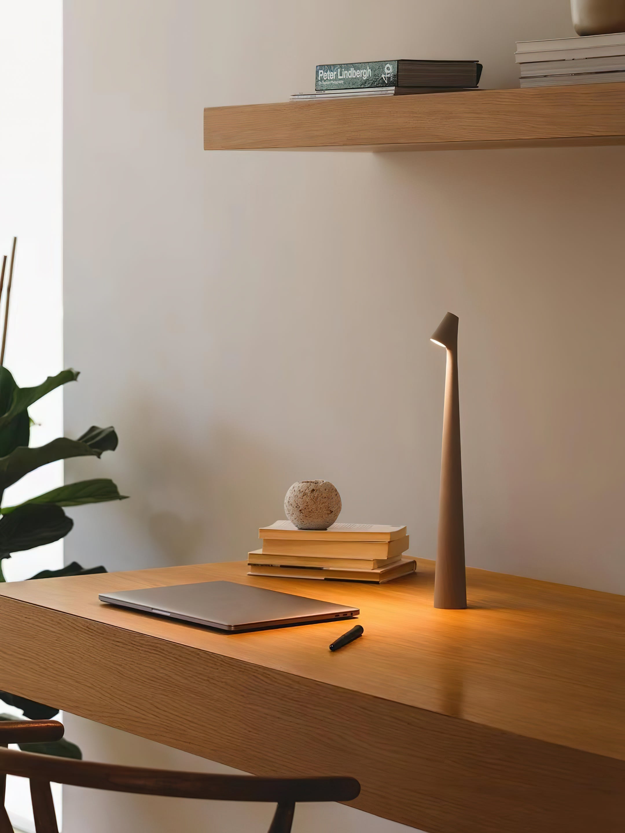 Nirerora Acrylic Minimalist Table Lamp