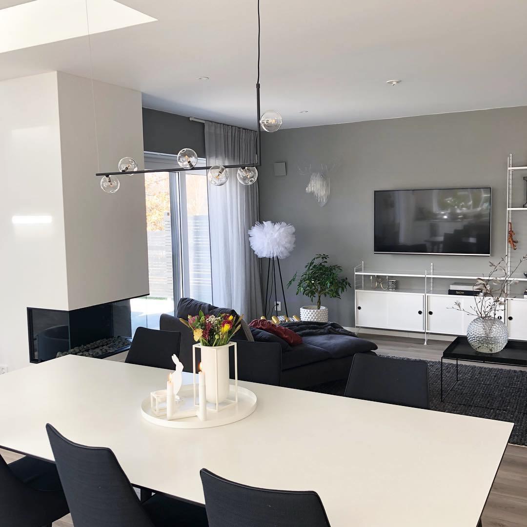 Moss Chandelier Glass with Black Steel Linear