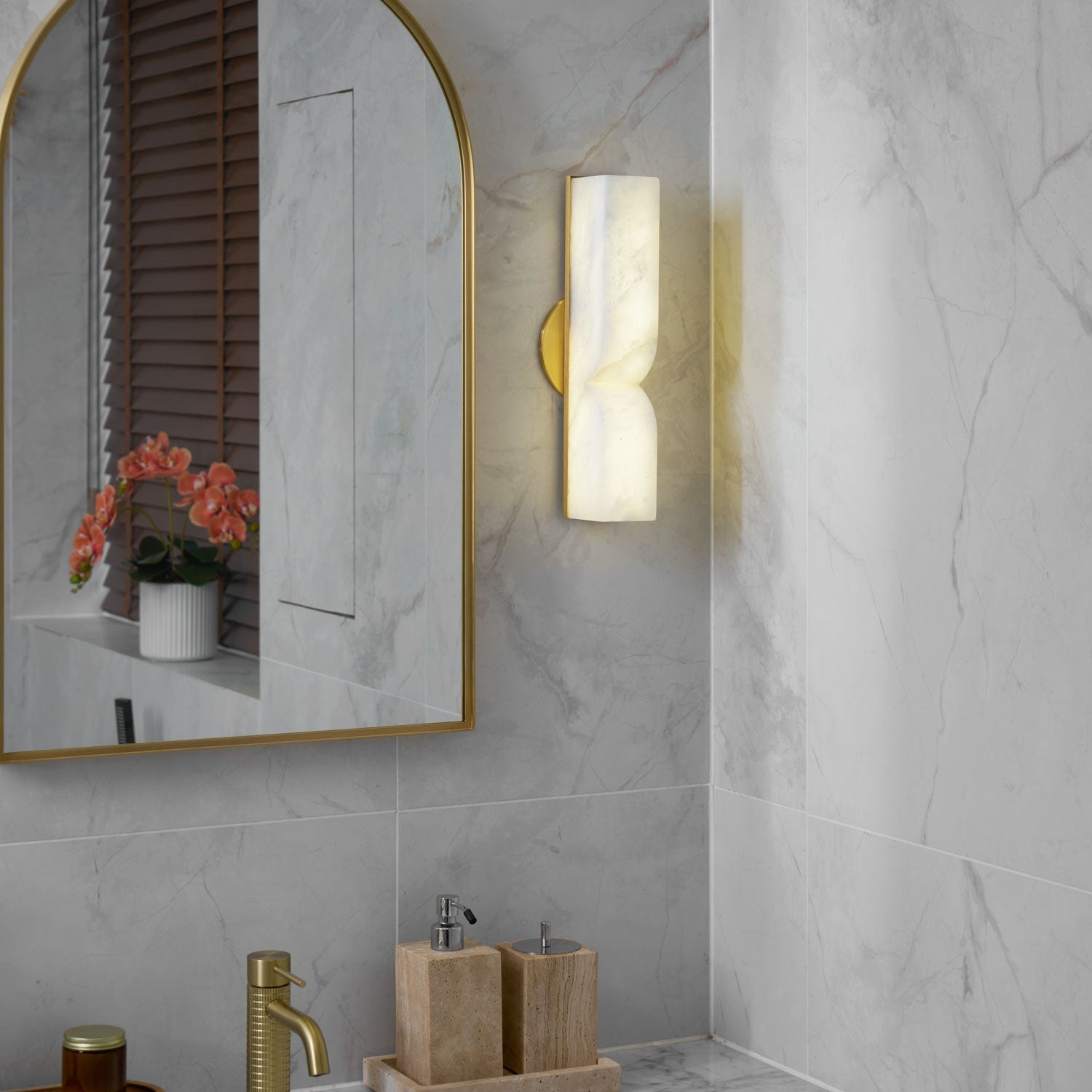 Niveelle Alabaster Rectangular Wall Lamp
