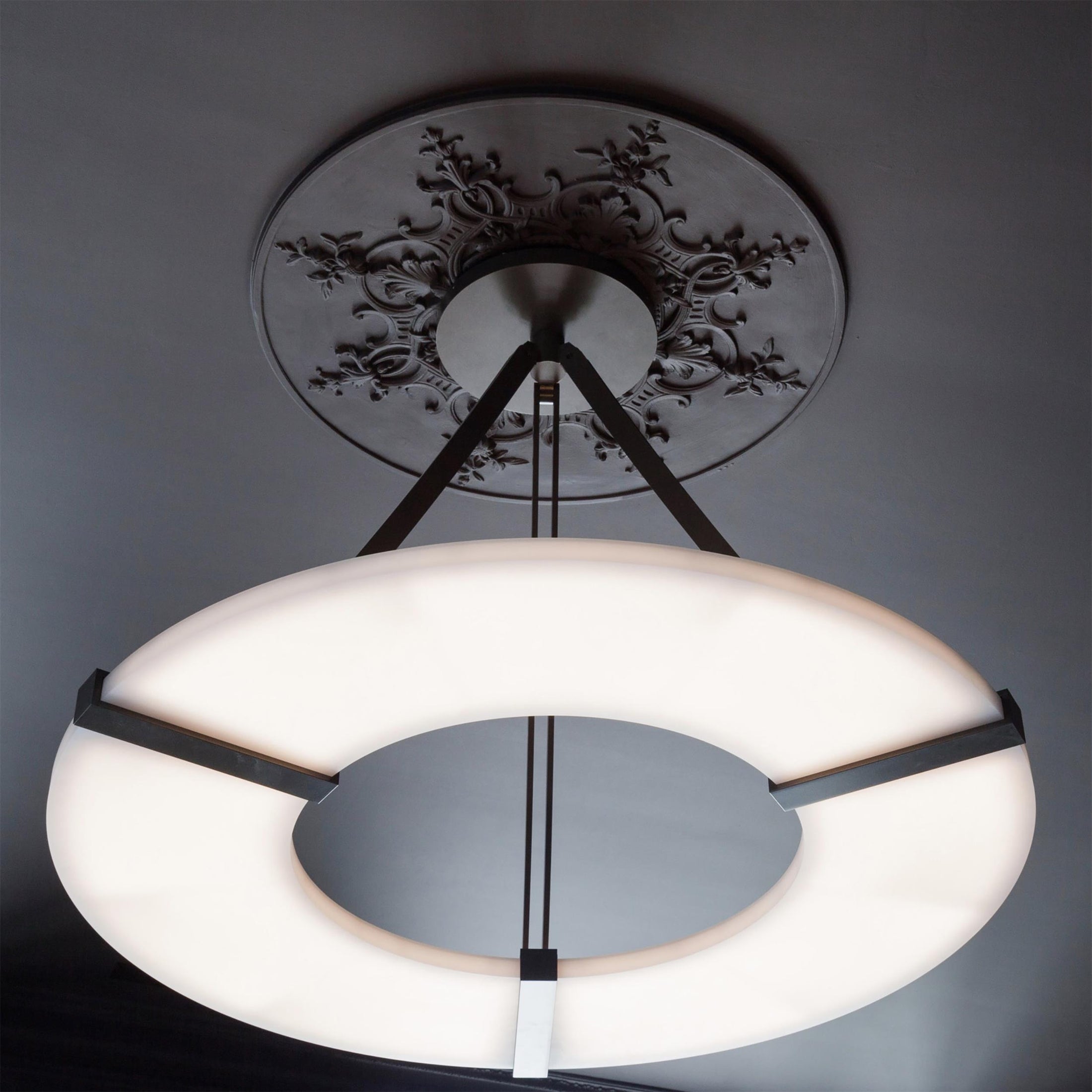 Faelor Alabaster Ring Pendant Light