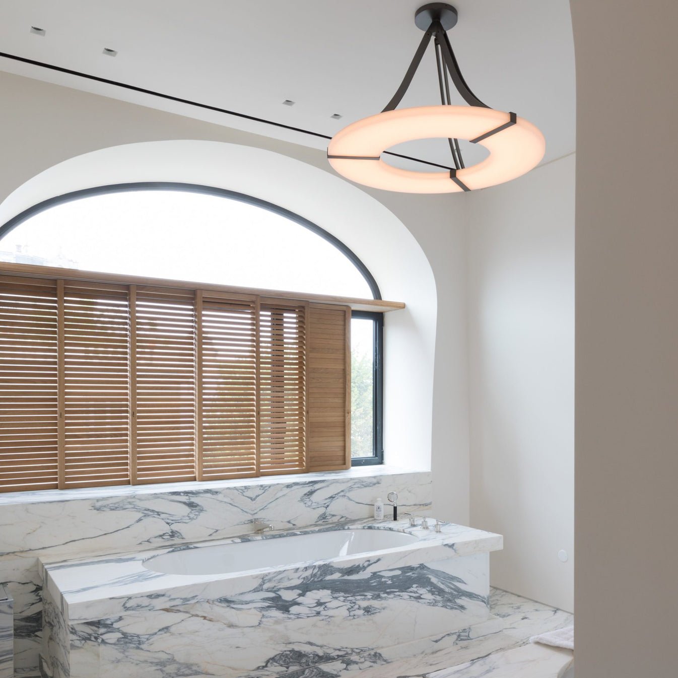 Faelor Alabaster Ring Pendant Light