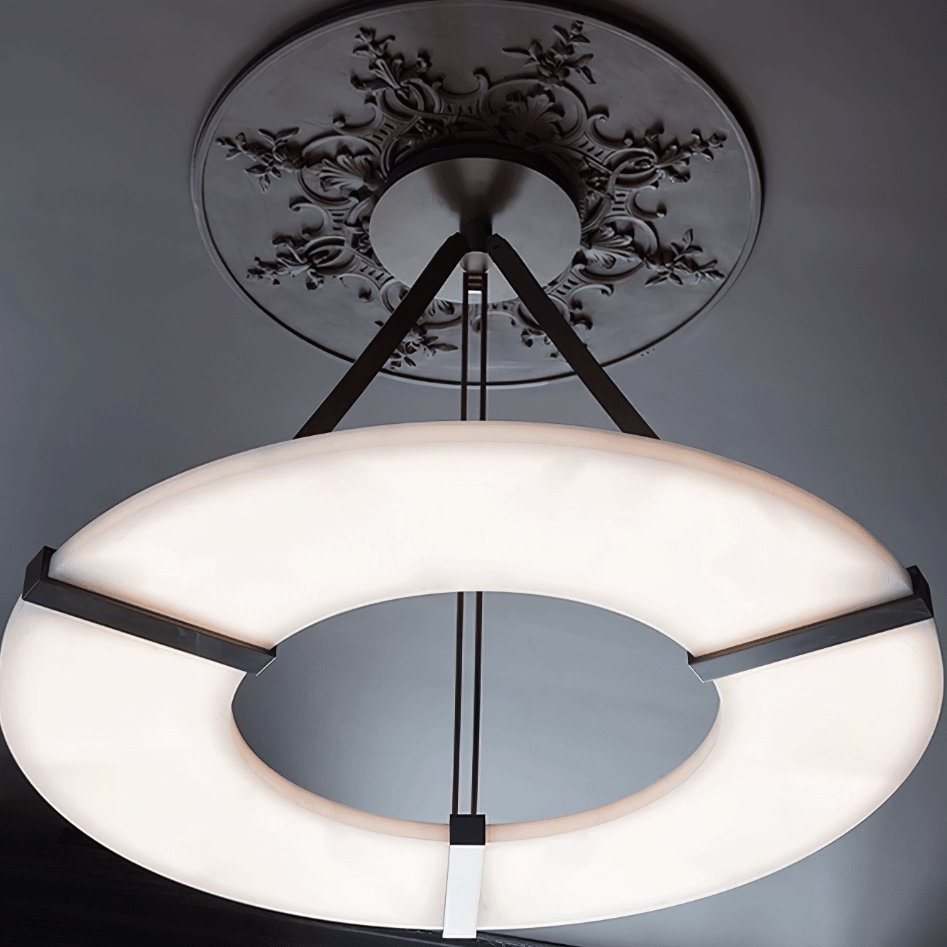 Faelor Alabaster Ring Pendant Light