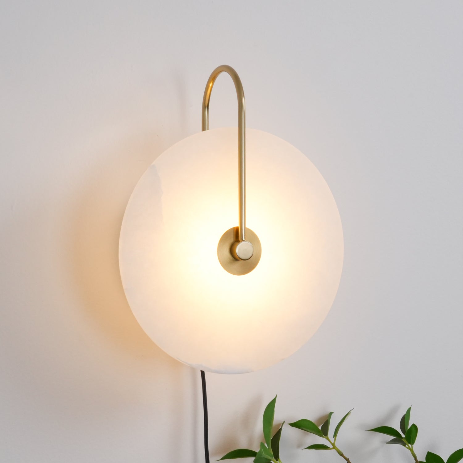 Ceraeyra Alabaster Globe Wall Light - Neutral Decor