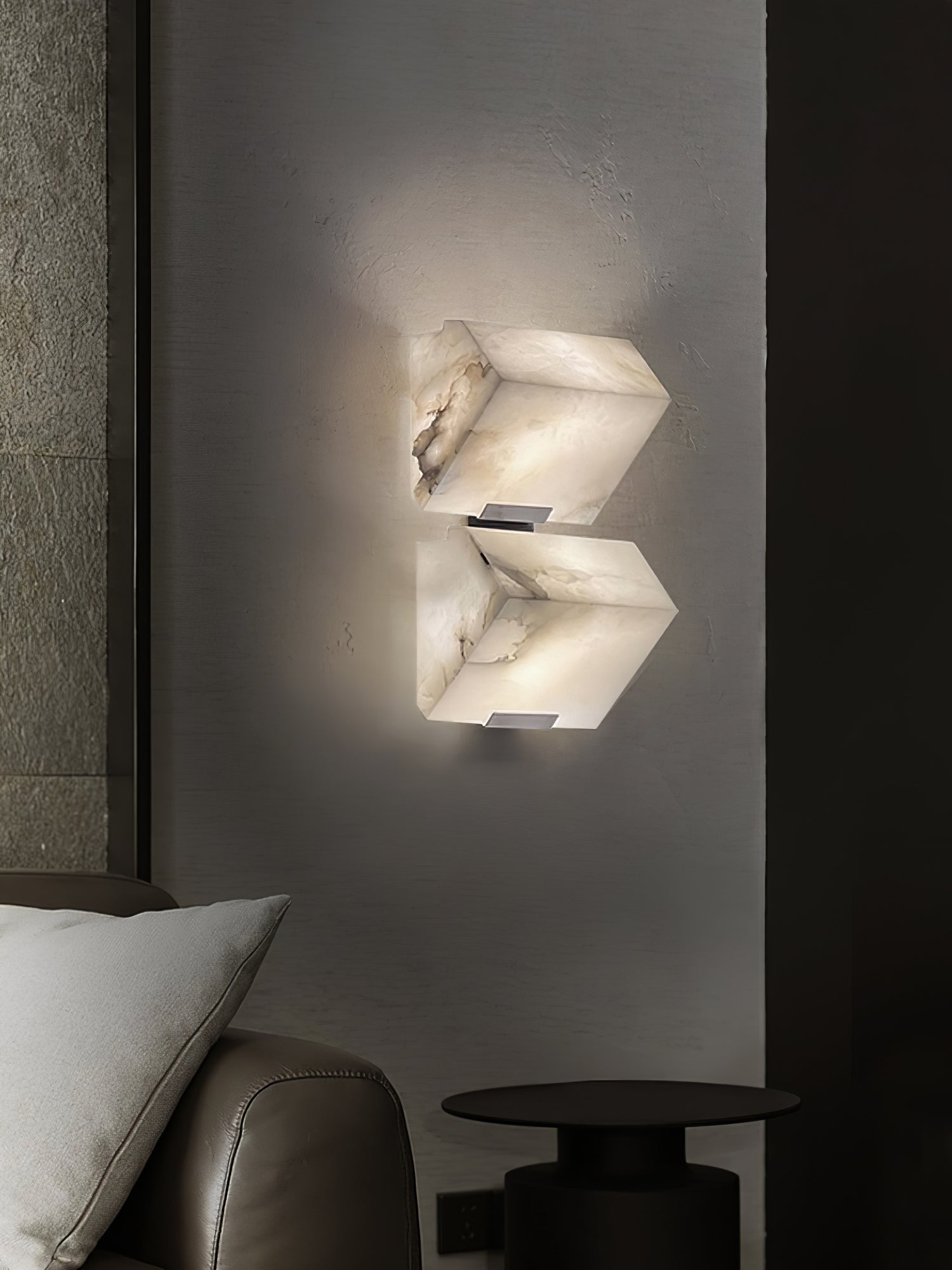 Niviella Alabaster Staircase Plug-in Wall Lamp