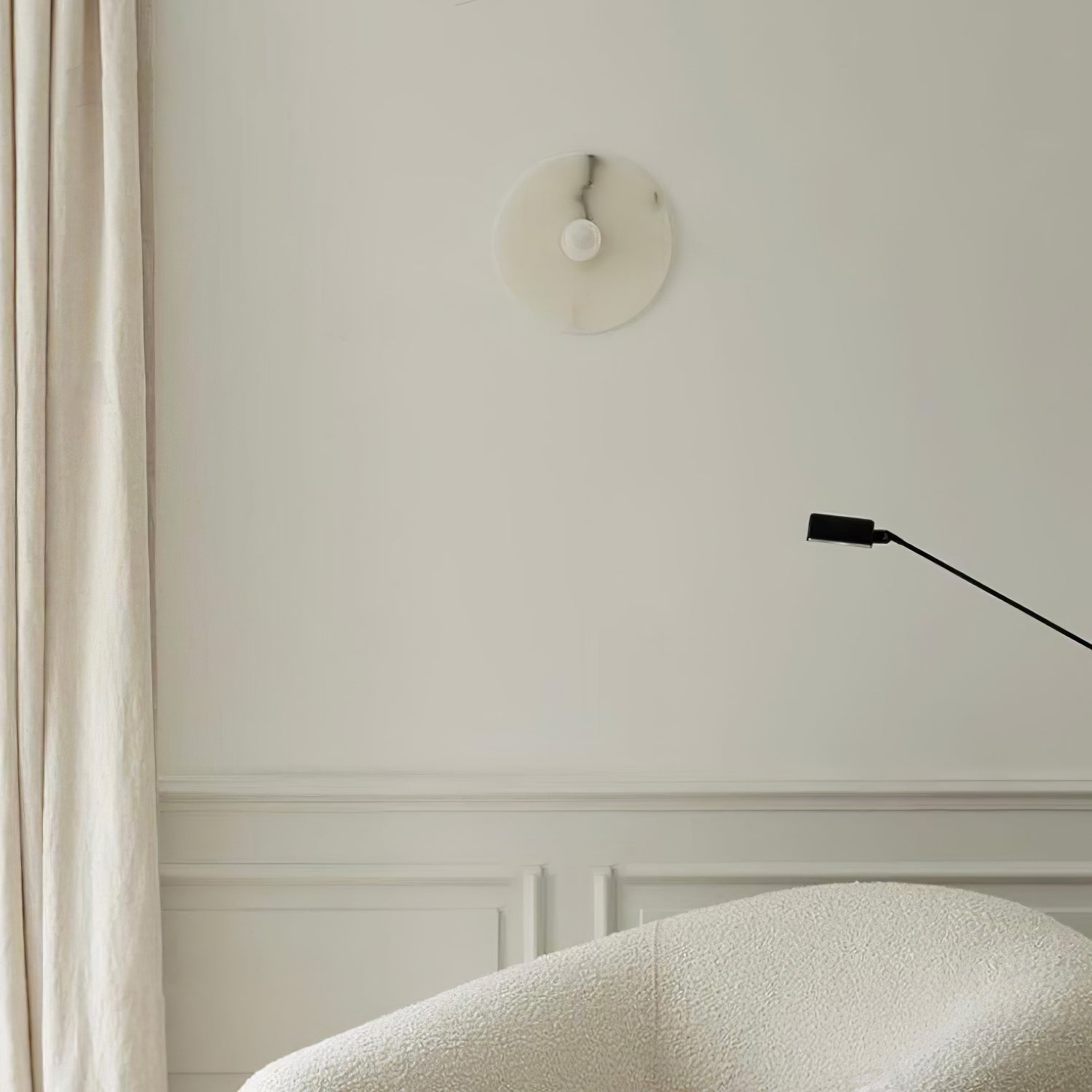 Nivaenne Core Alabaster Wall Lamp