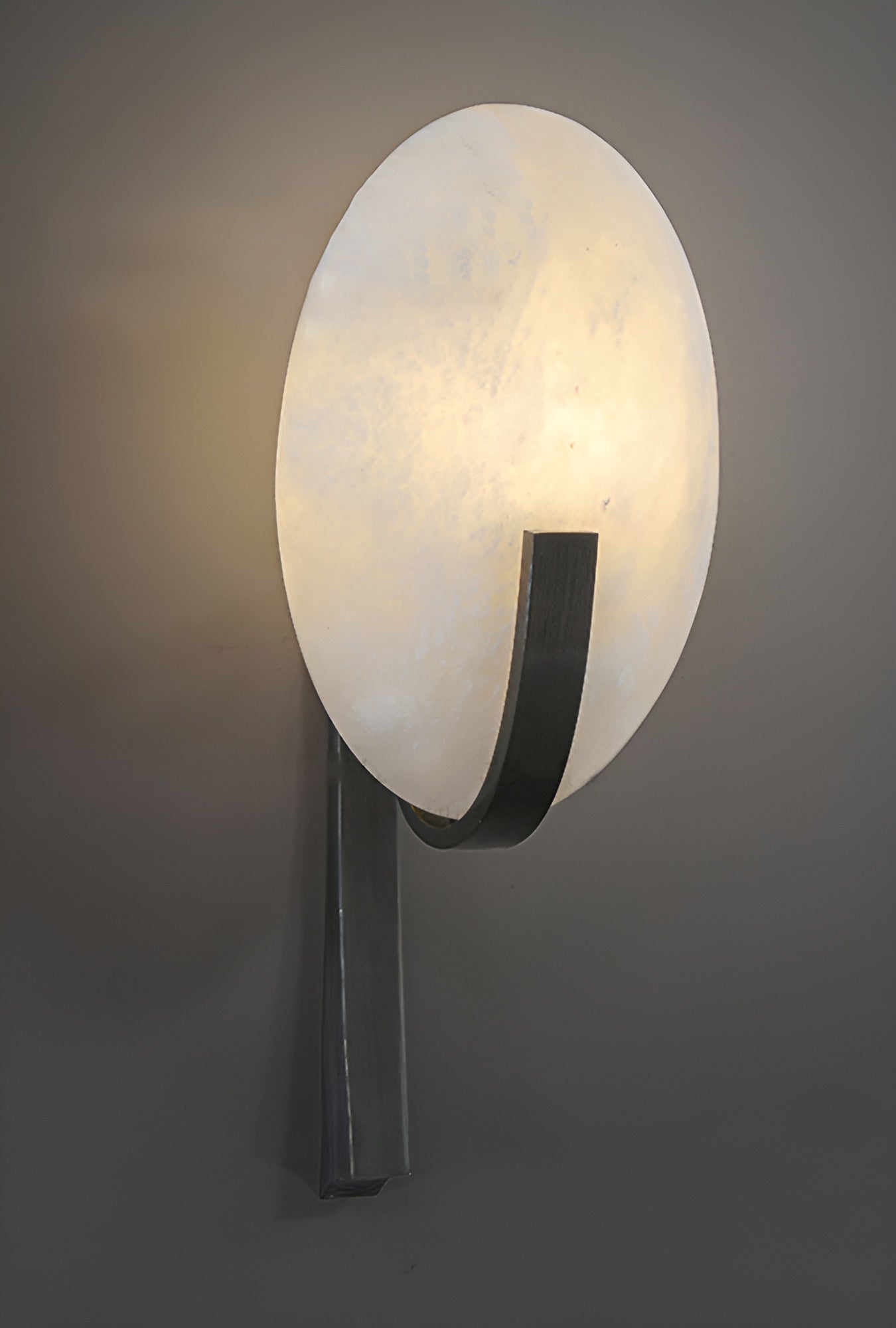 Avey Modern Alabaster Plug Wall Lamp