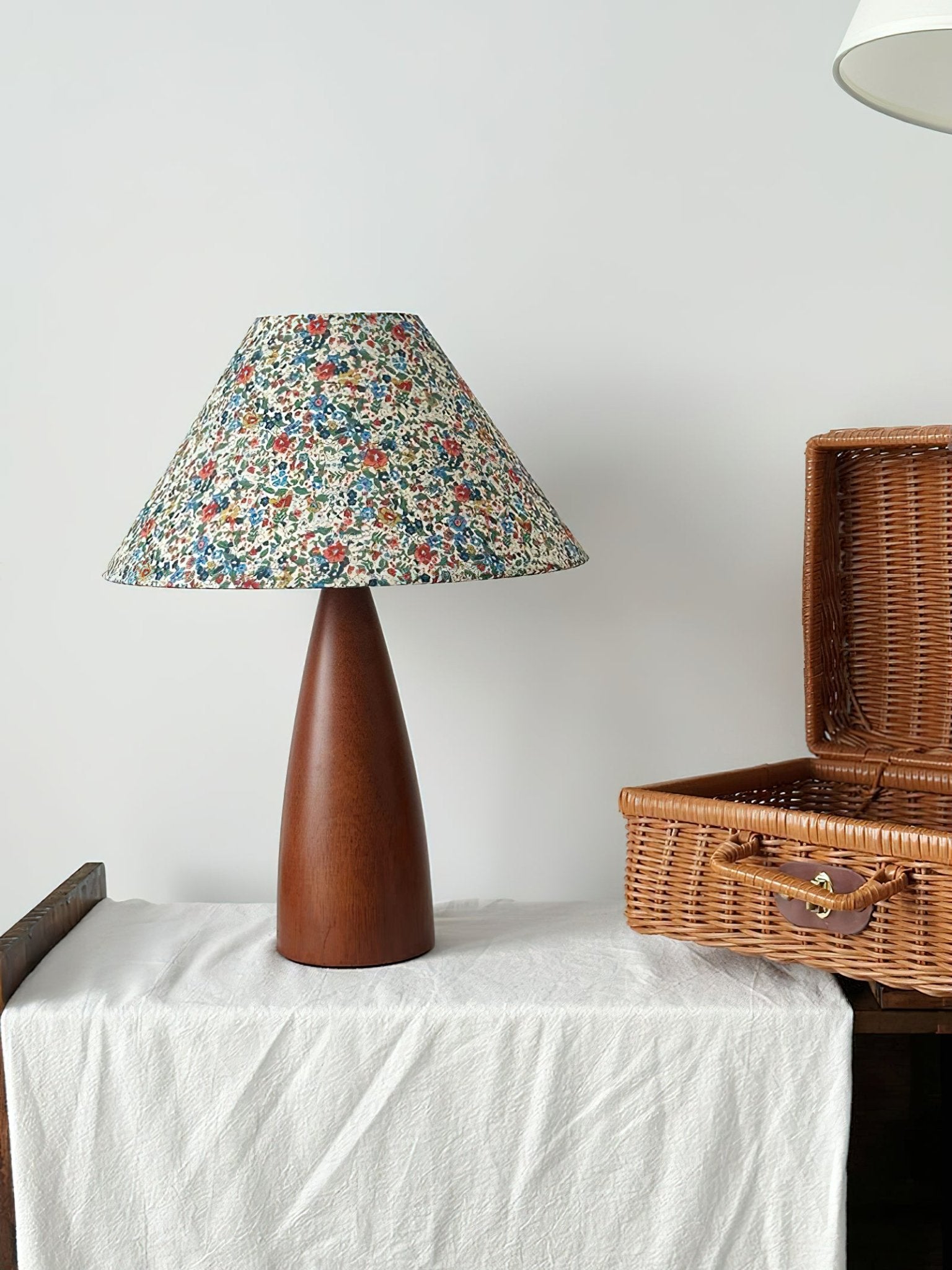 Ber Vintage Wood Table Lamp