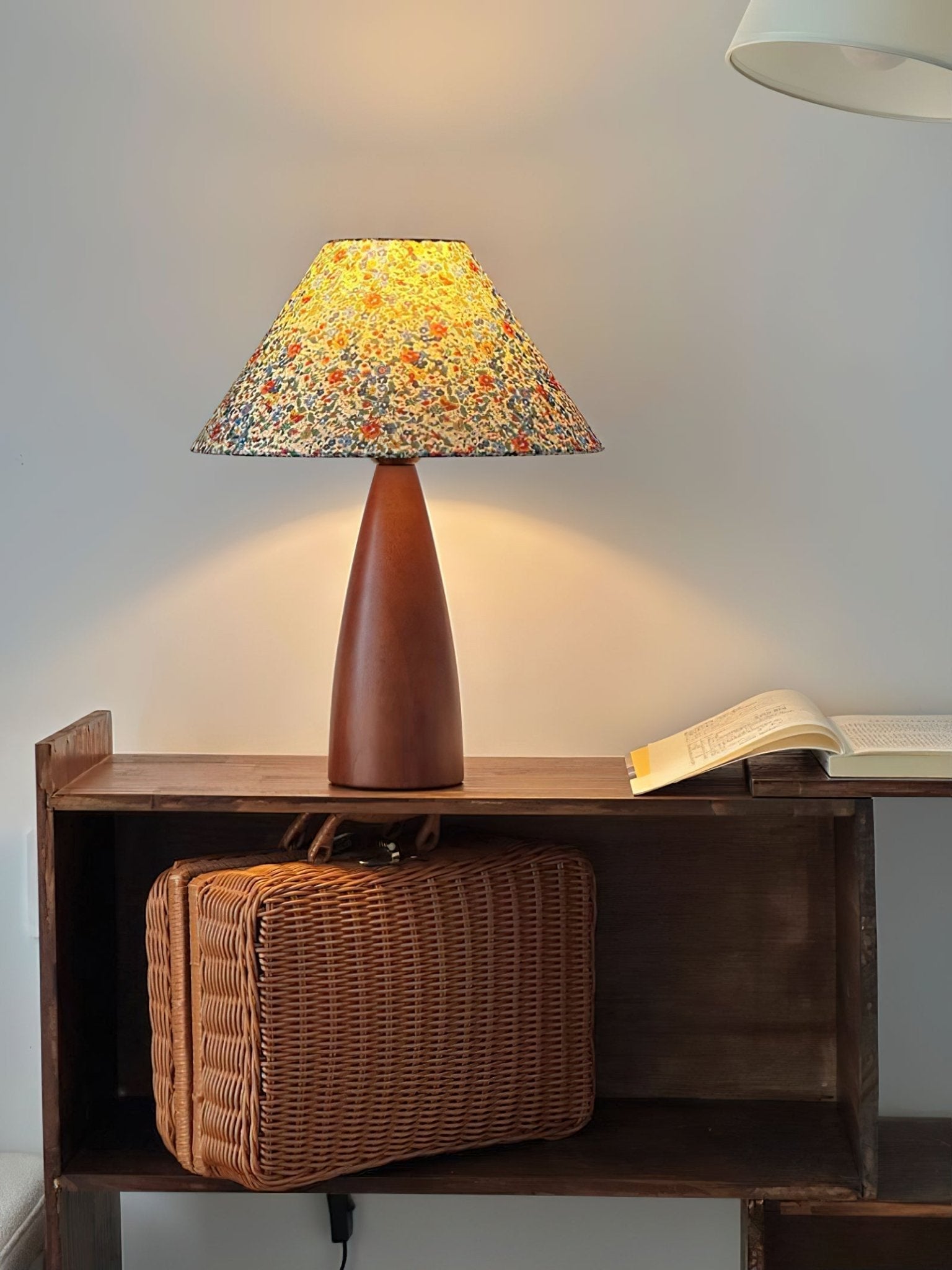 Ber Vintage Wood Table Lamp