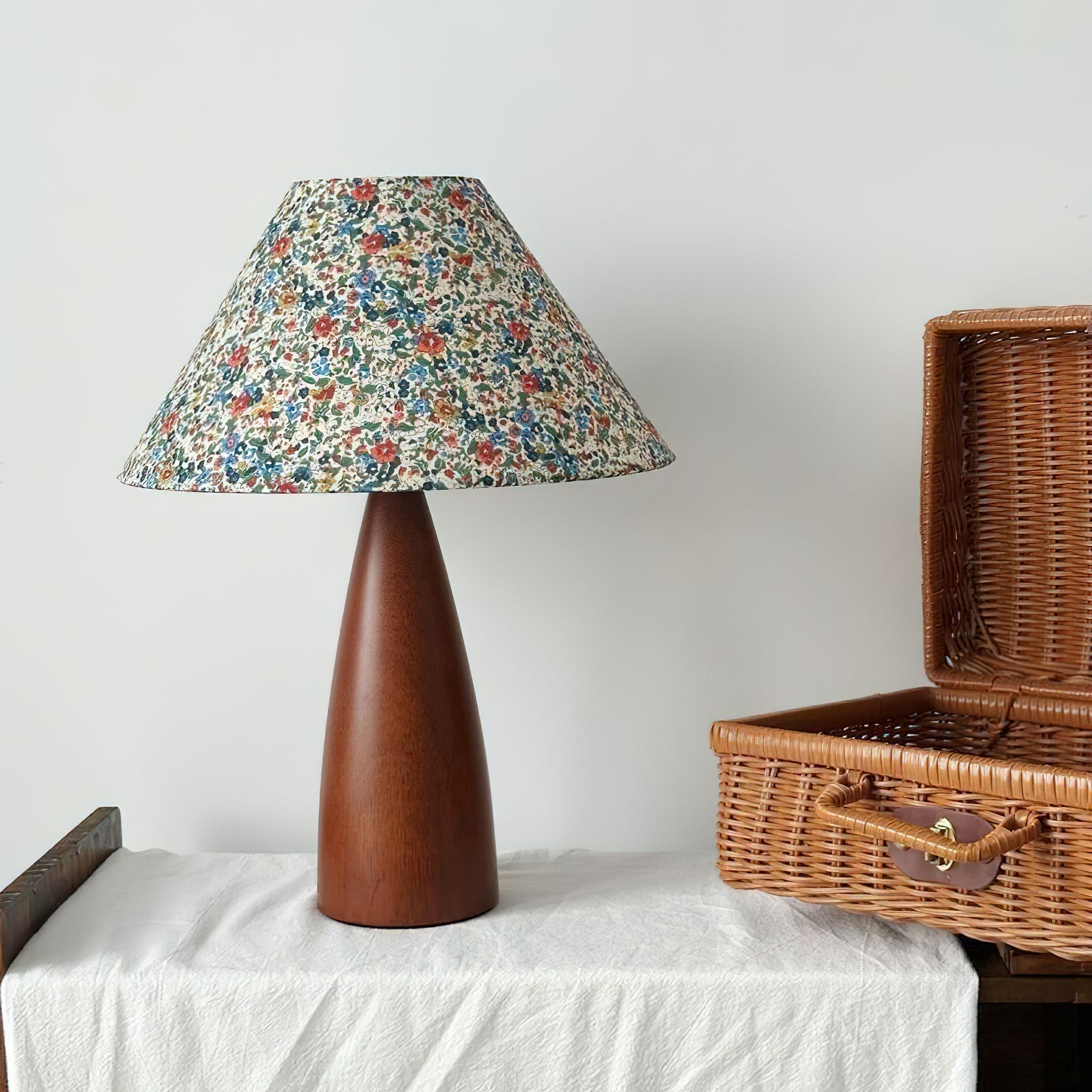 Ber Vintage Wood Table Lamp
