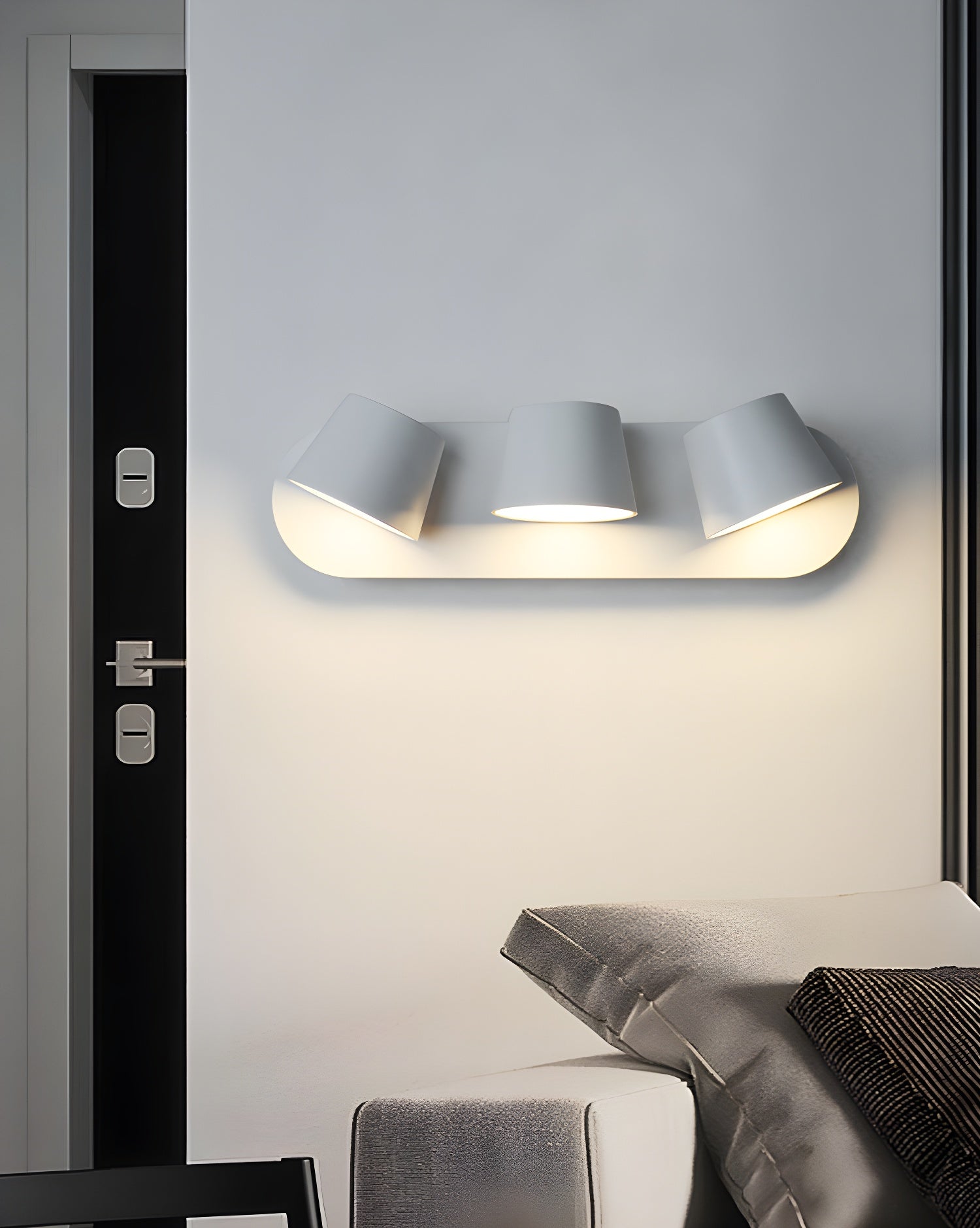 Aurlaeir Adjustable Plug-in Wall Lamp
