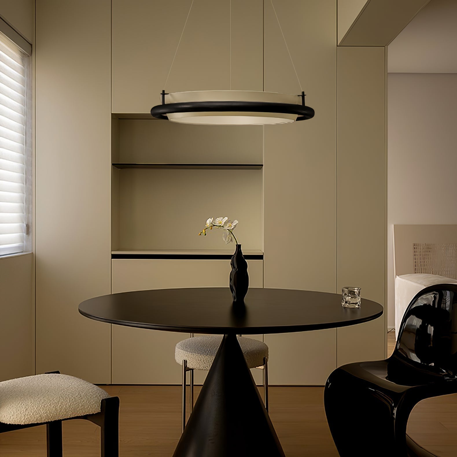 Olvelila Circular Pendant Light