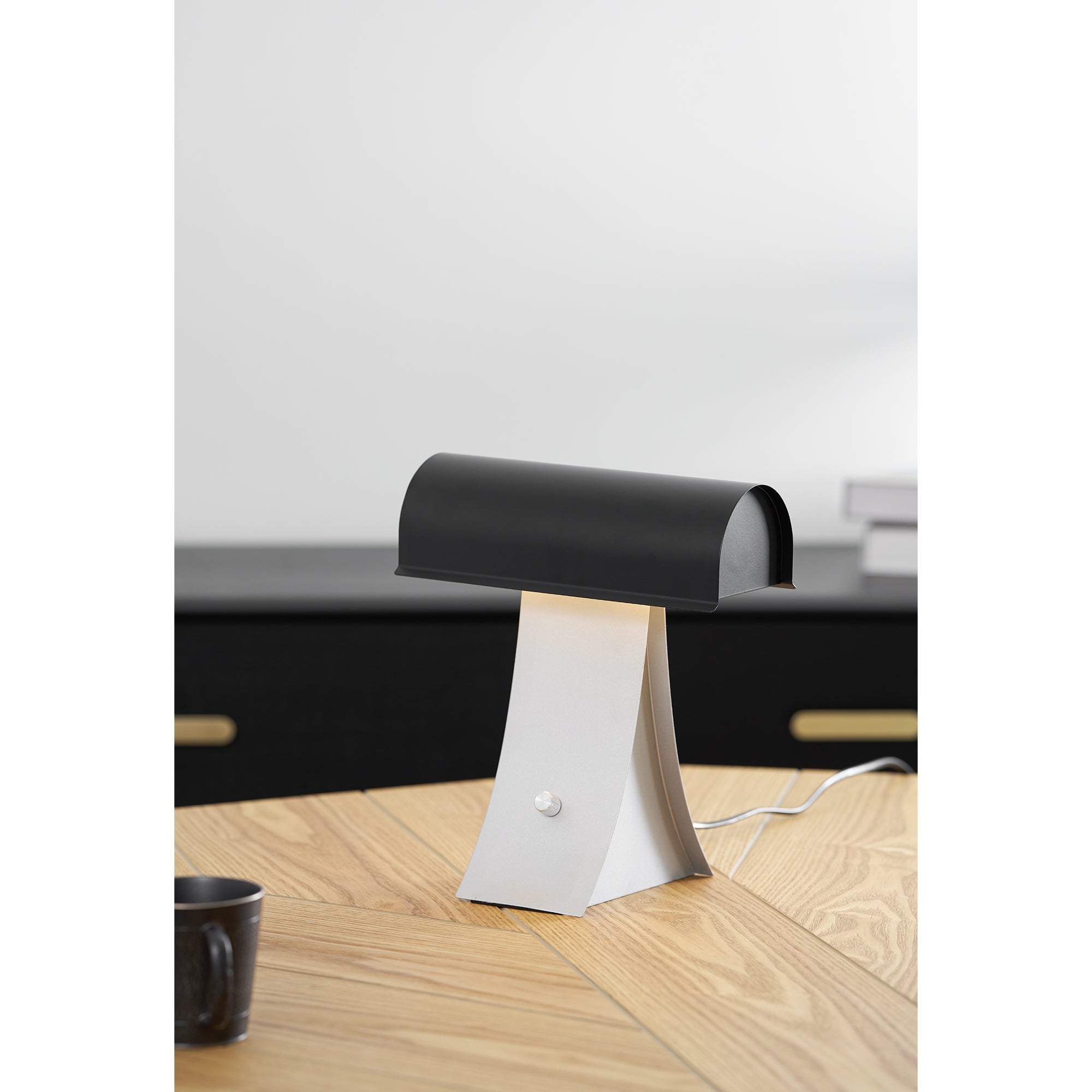 Noirvian Table Lamp