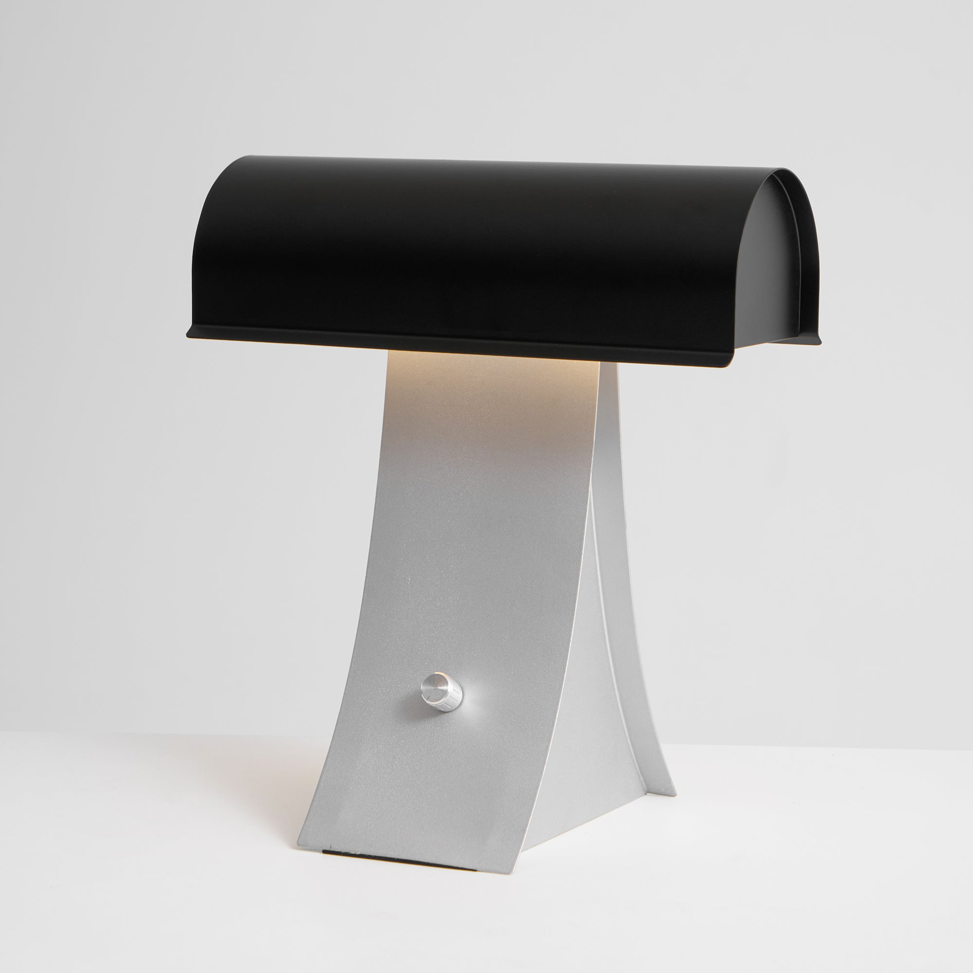 Noirvian Table Lamp