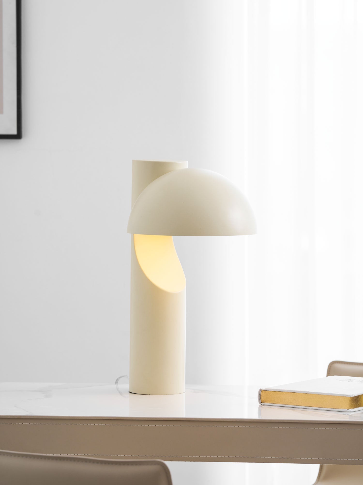 Belviora Minimalist Table Lamp
