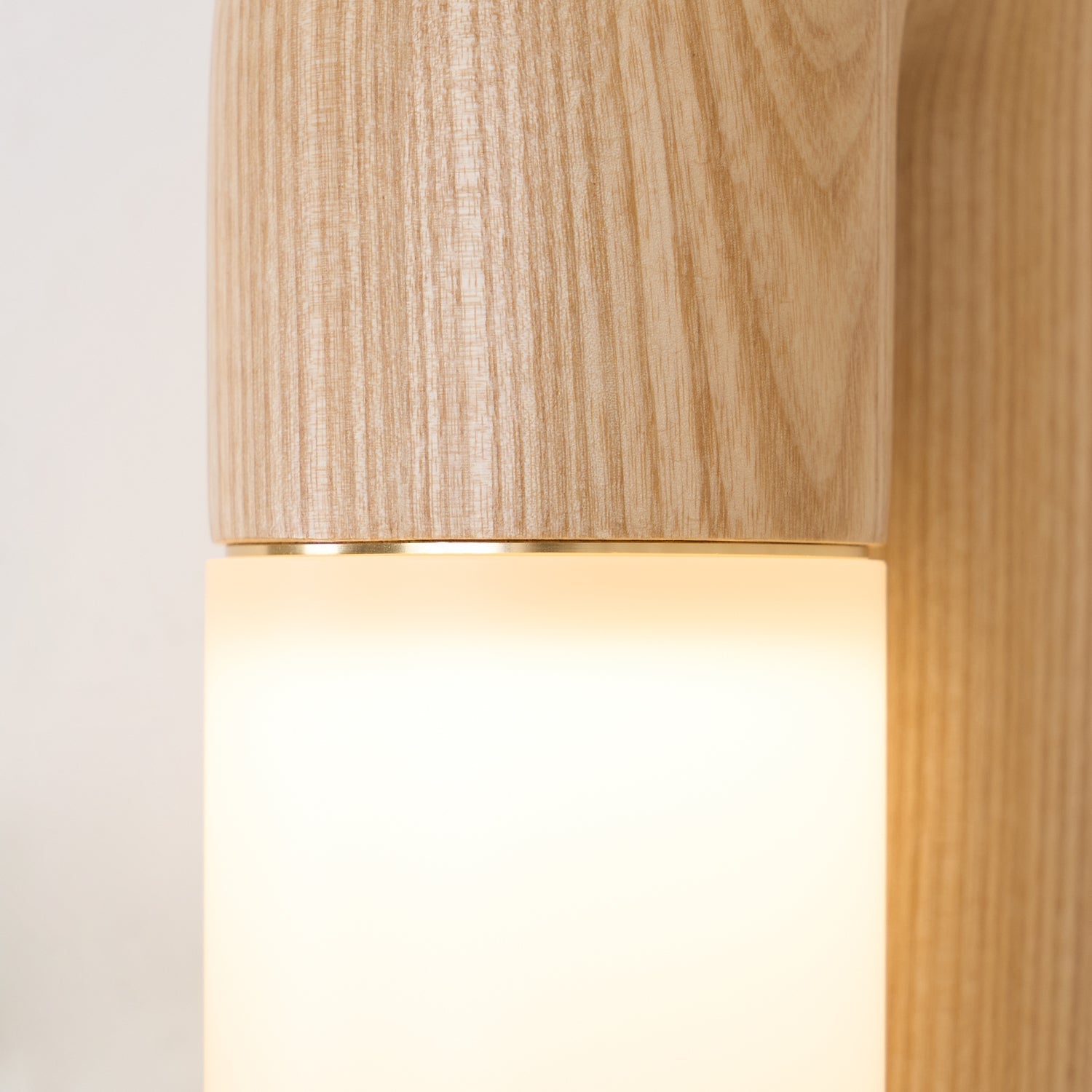 King Modern Minimalist Wood Wall Lamp