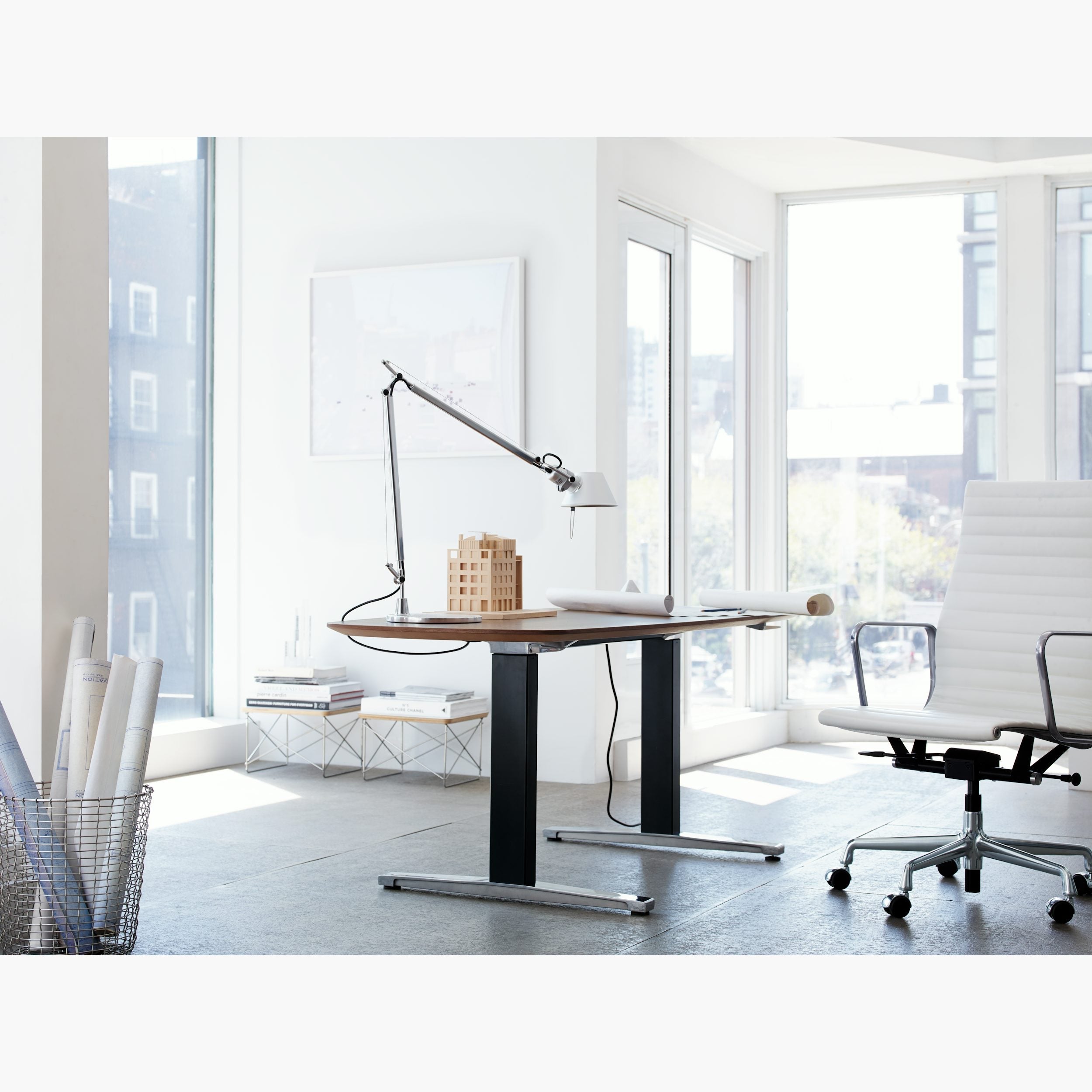 Caldervale Articulated Aluminum Table Lamp