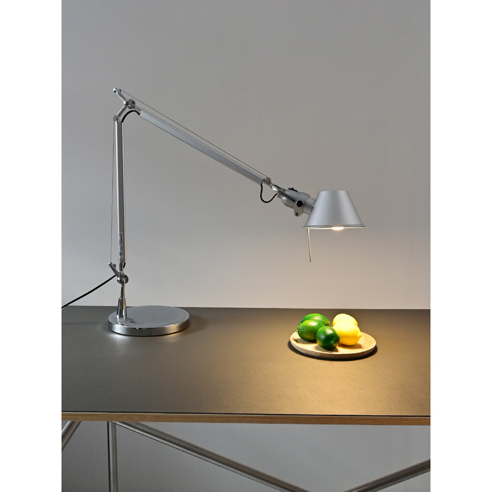 Caldervale Articulated Aluminum Table Lamp