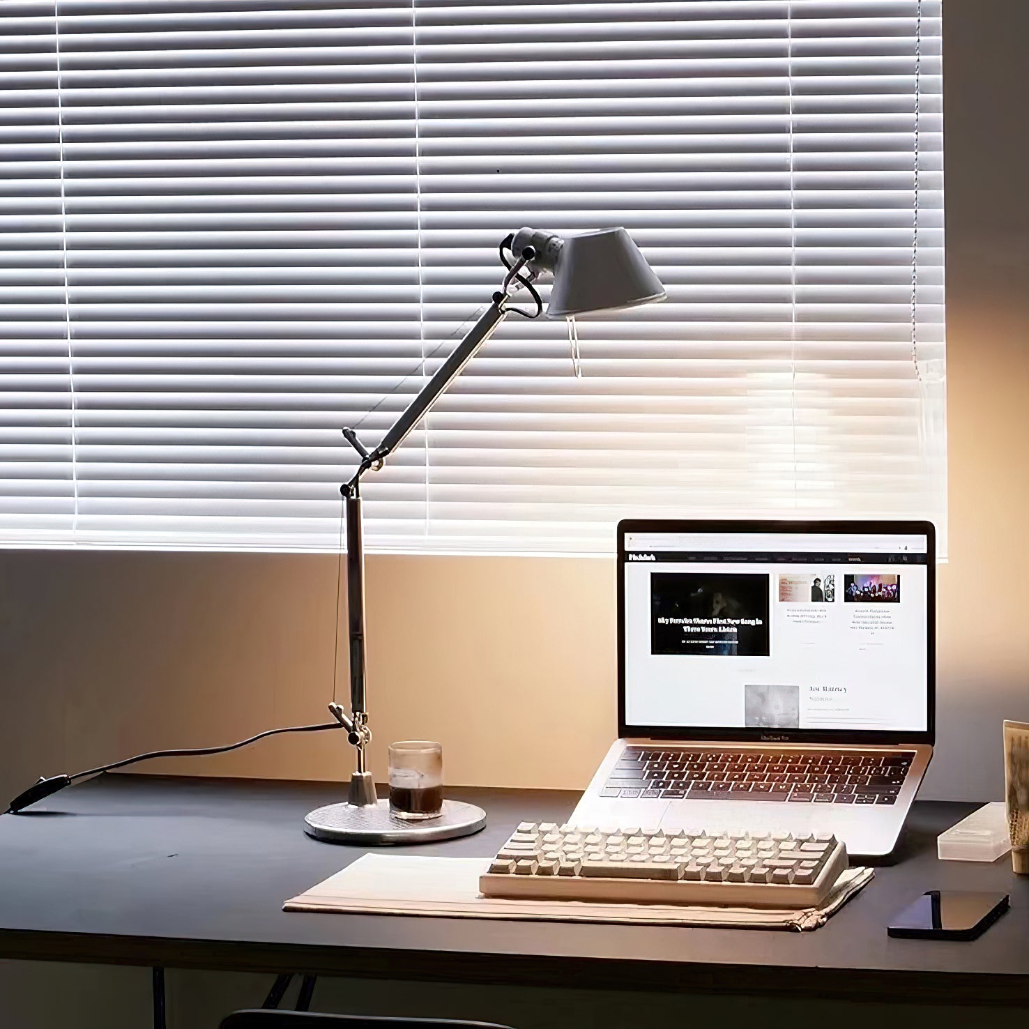Caldervale Articulated Aluminum Table Lamp