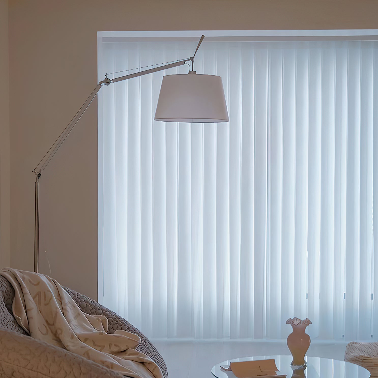 Orelinelia Floor Lamp