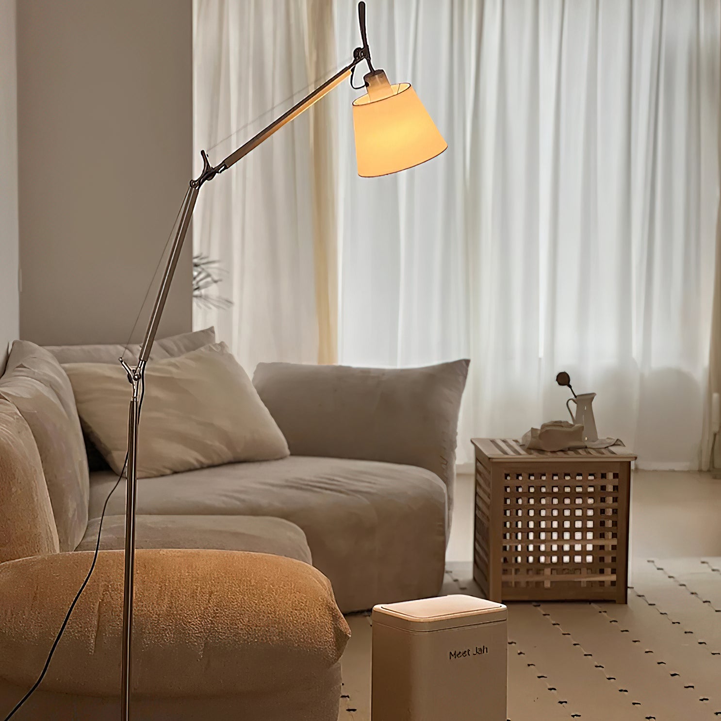 Orelinelia Floor Lamp