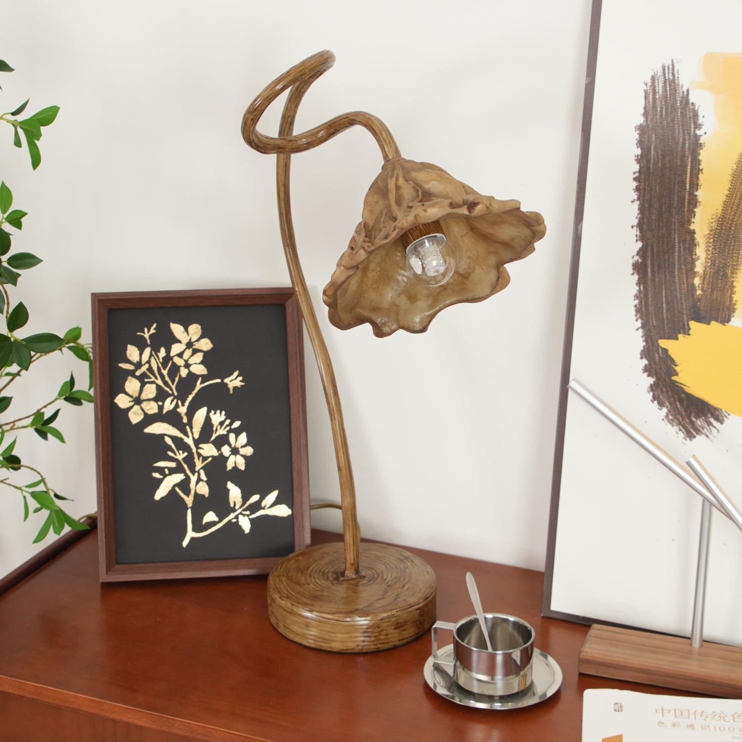 Velanella Resin Table Lamp