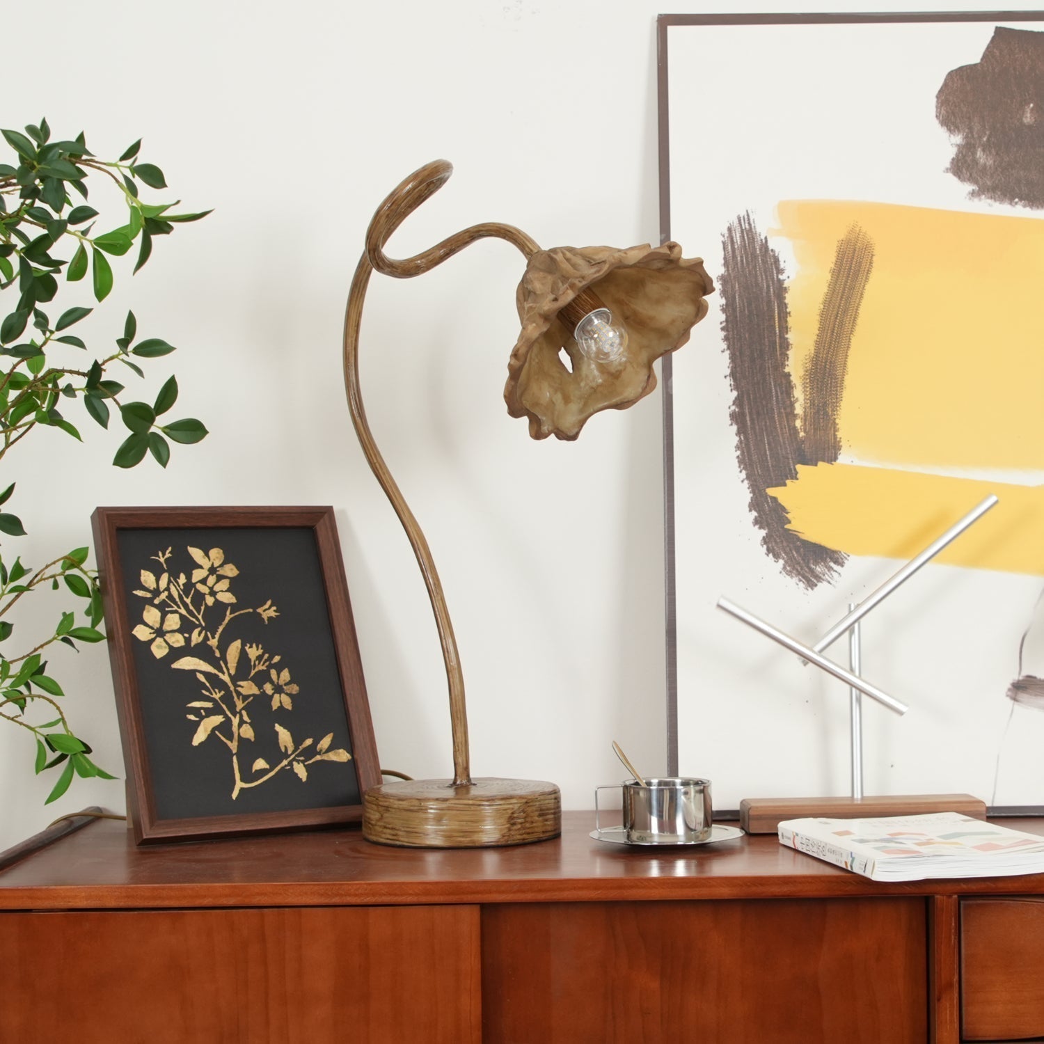 Velanella Resin Table Lamp