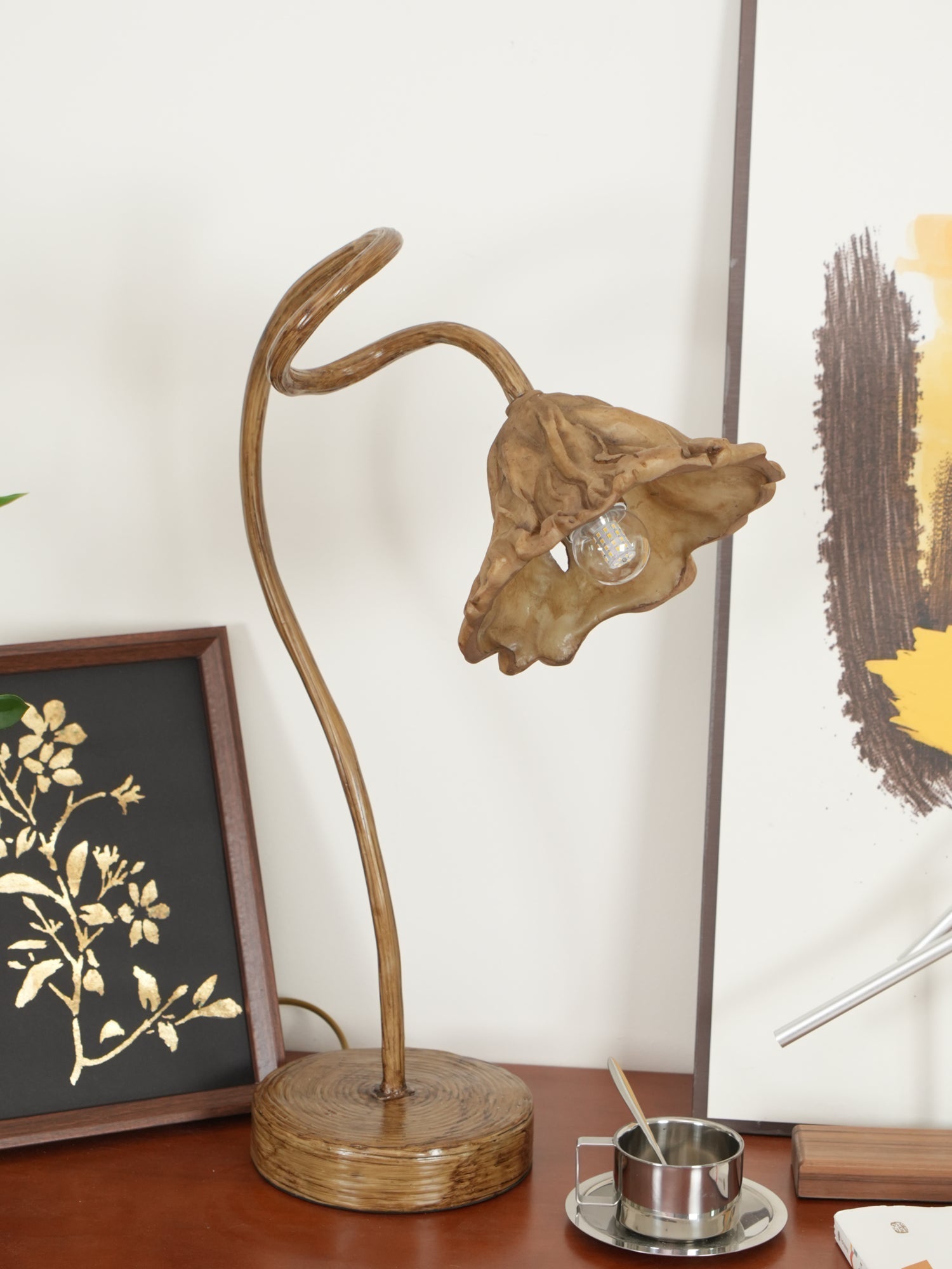 Velanella Resin Table Lamp