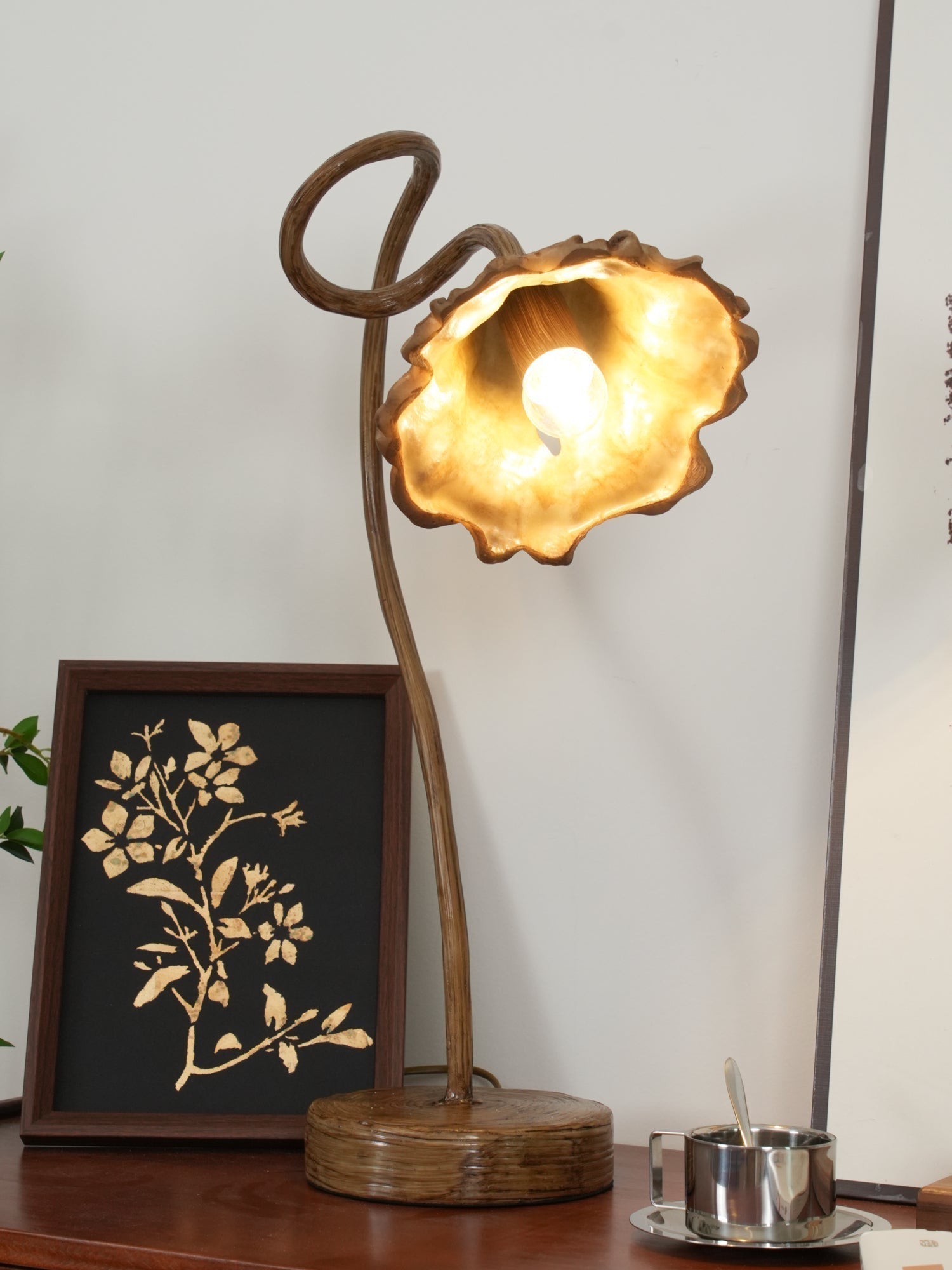 Velanella Resin Table Lamp
