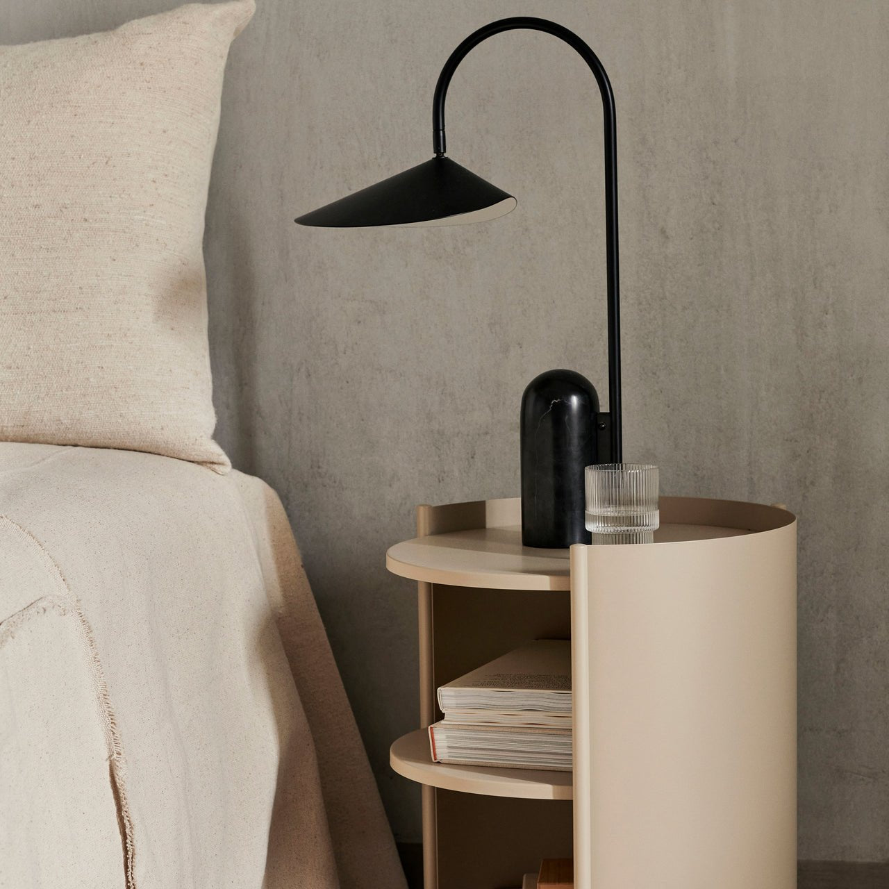 Selva Arc Leaf Table Light