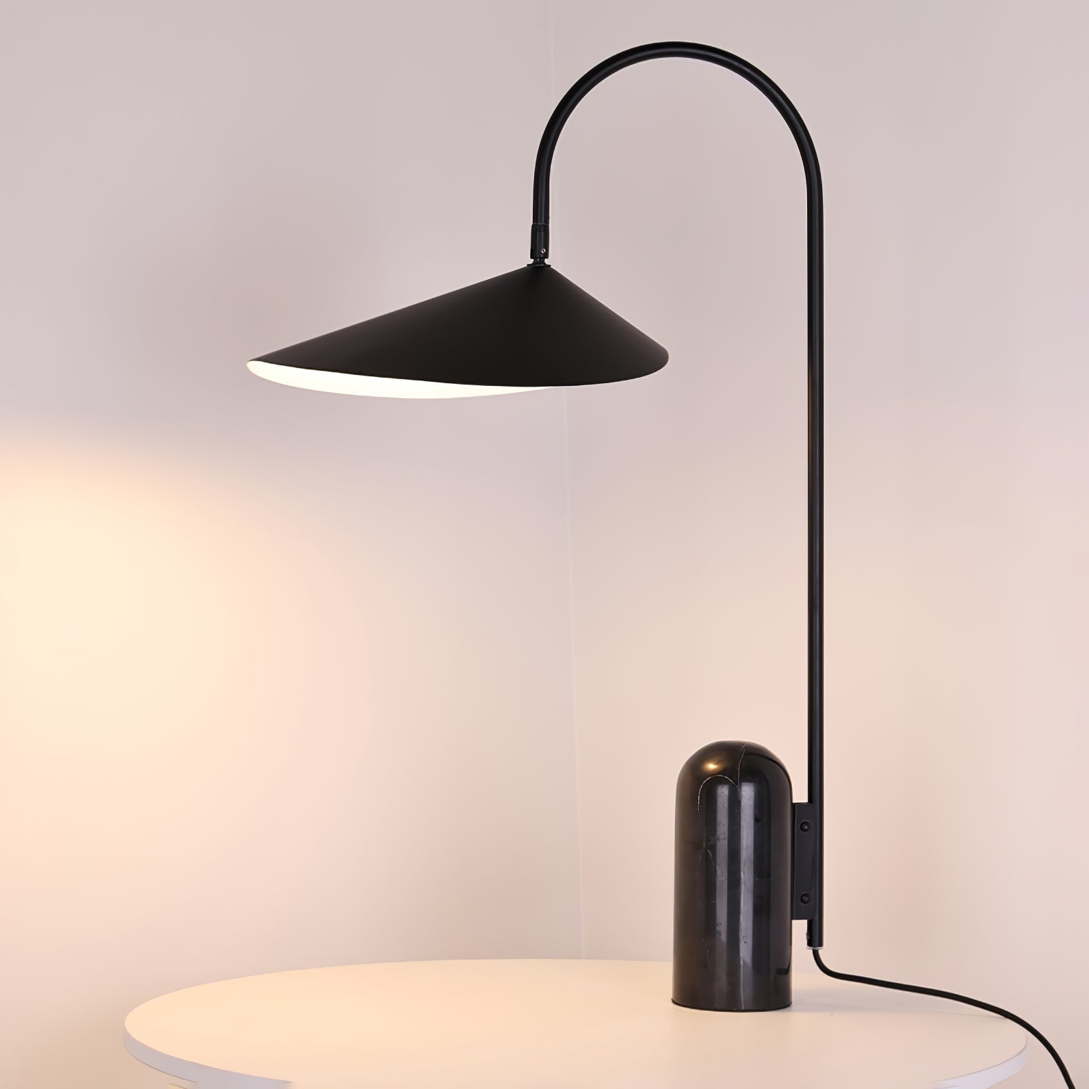 Selva Arc Leaf Table Light