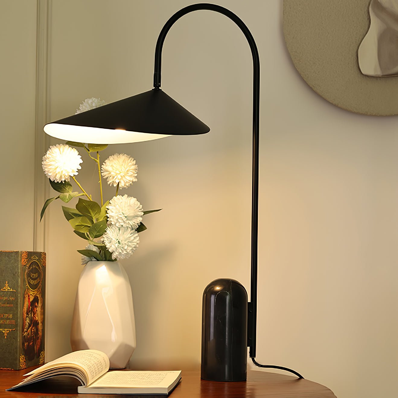 Selva Arc Leaf Table Light