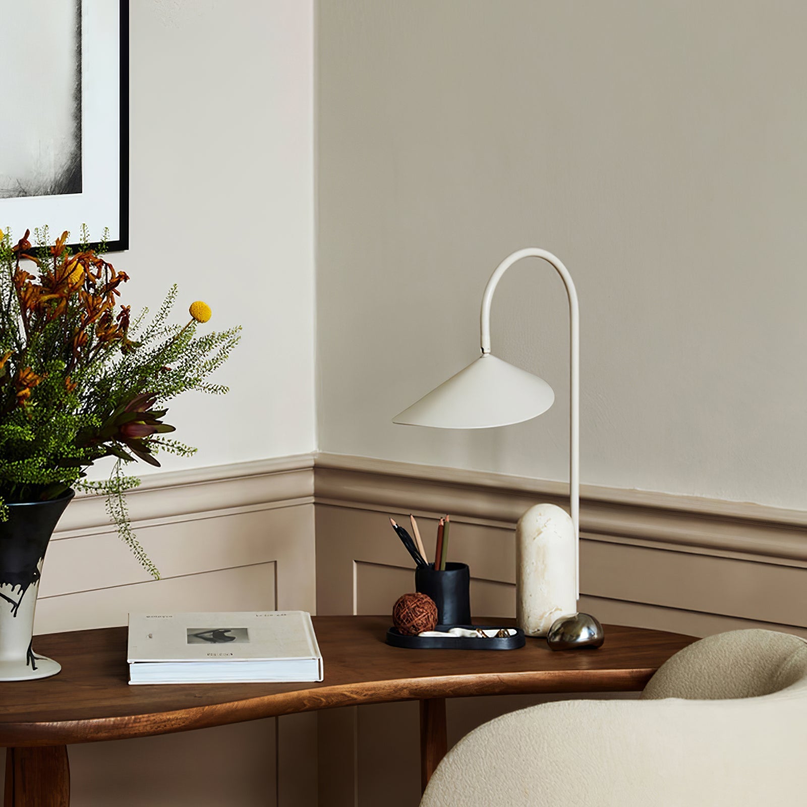 Selva Arc Leaf Table Light