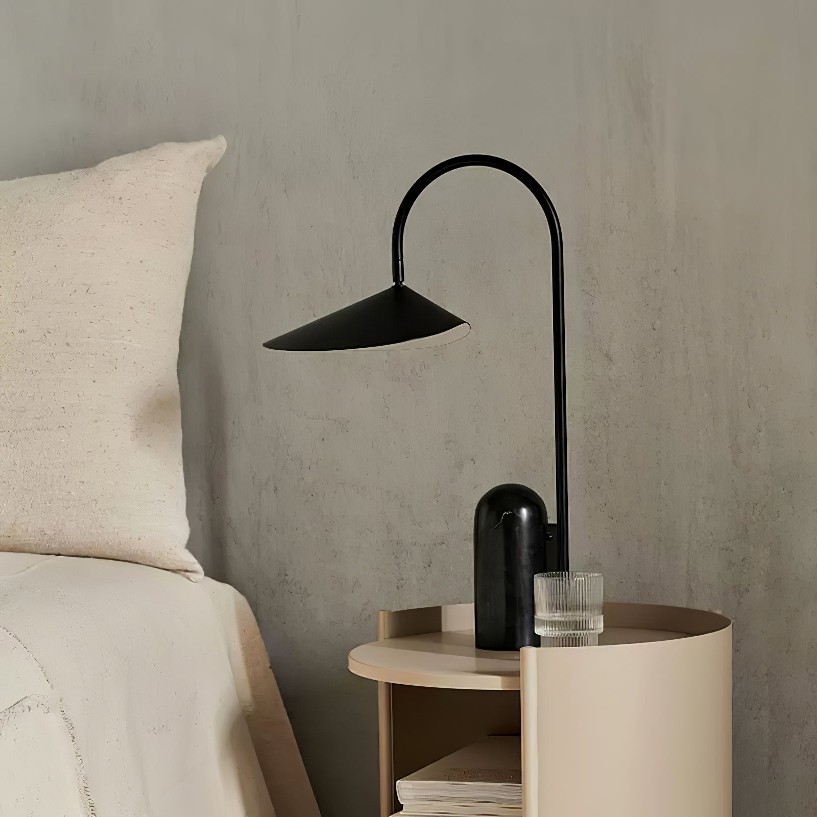 Selva Arc Leaf Table Light