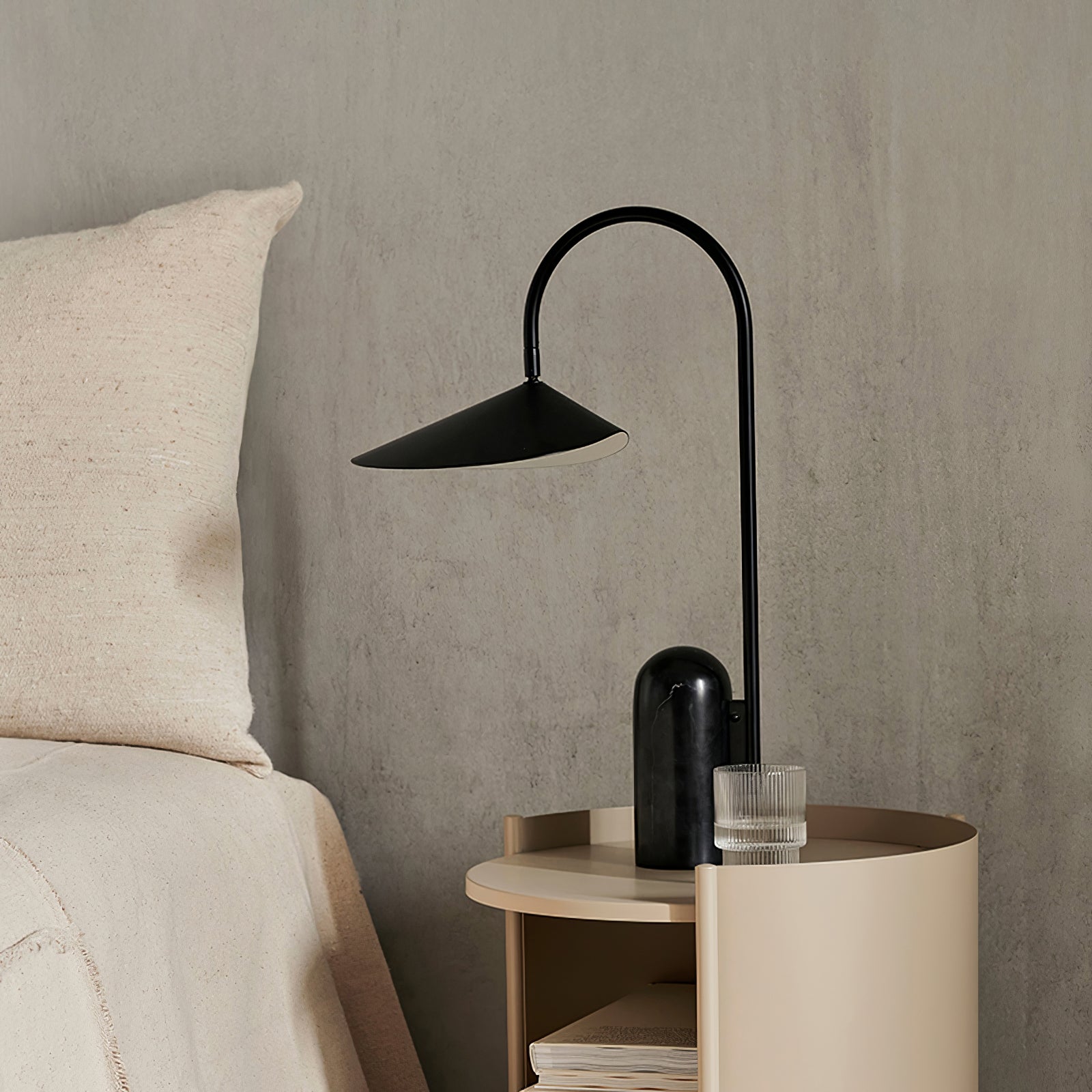Selva Arc Leaf Table Light