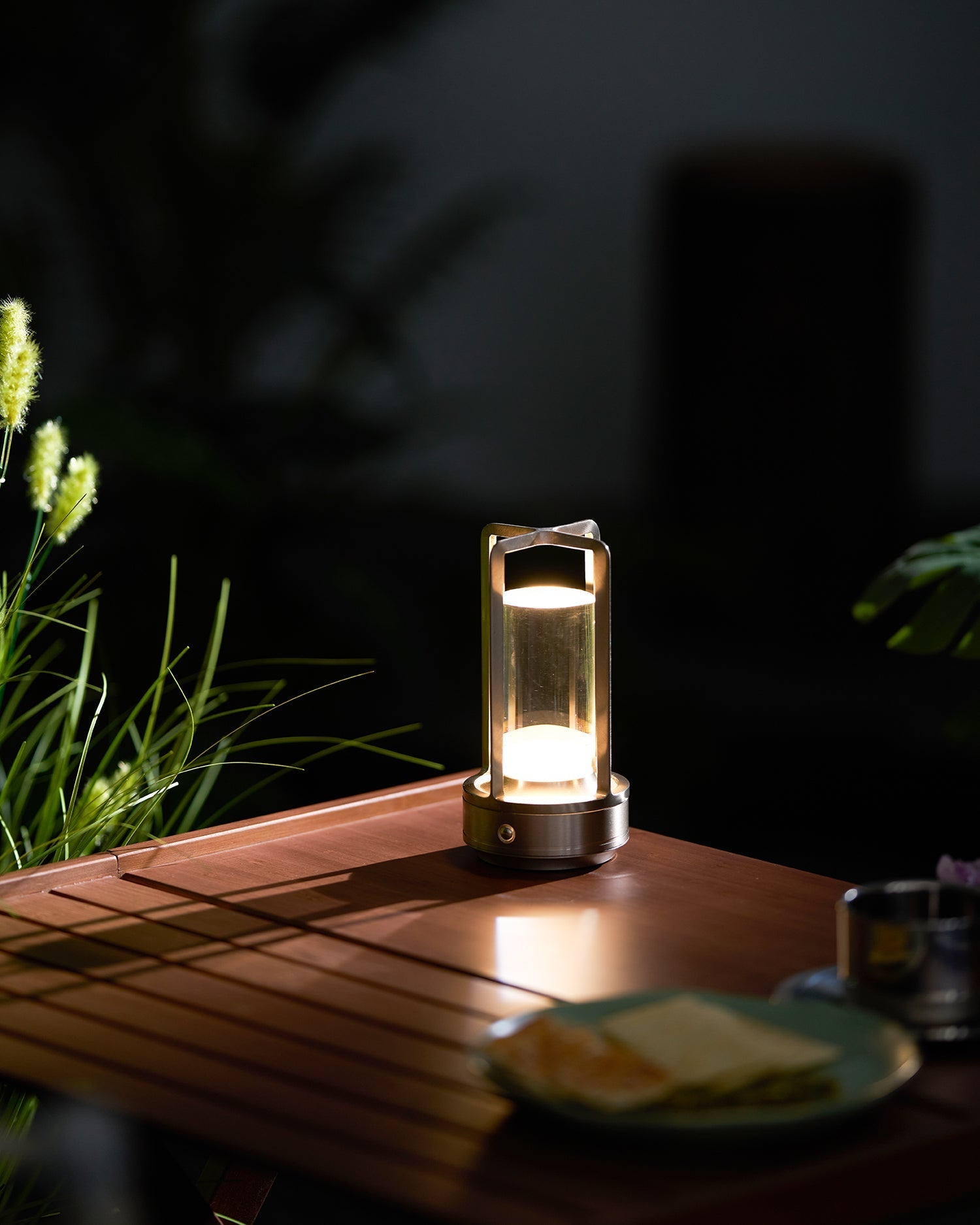 Solvane Rechargeable Table Lamp