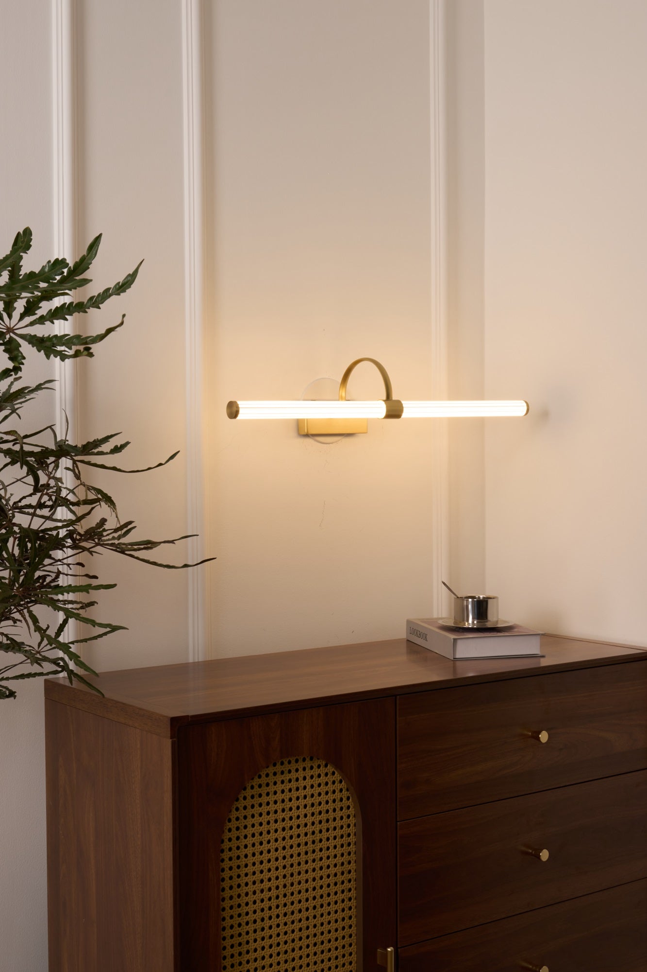 Beryl Modern Minimalist Brass Wall Light