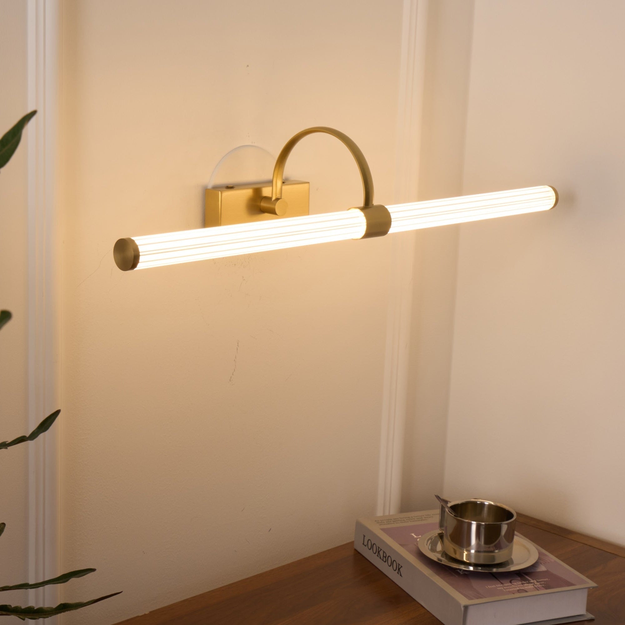 Beryl Modern Minimalist Brass Wall Light