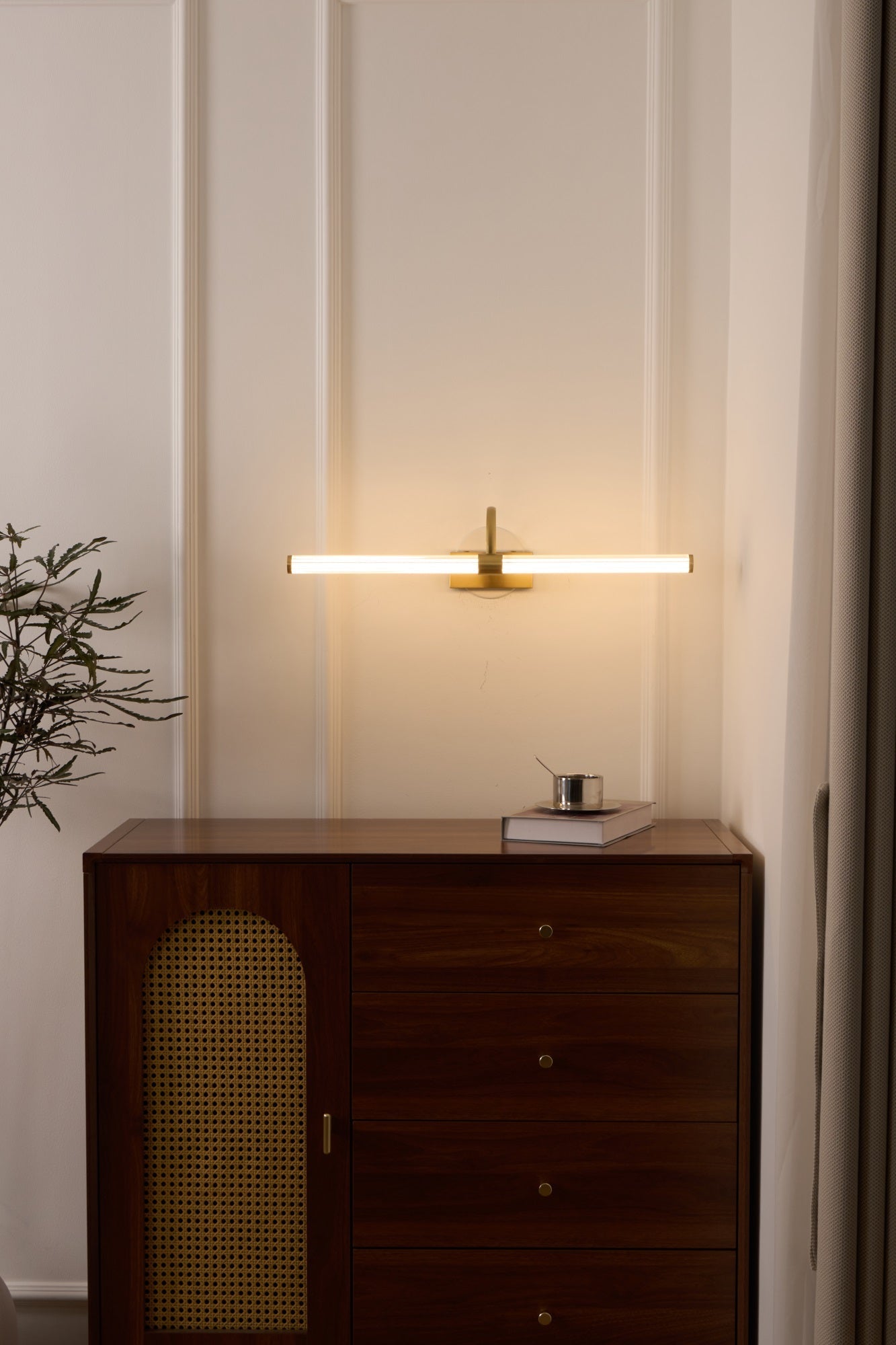 Beryl Modern Minimalist Brass Wall Light